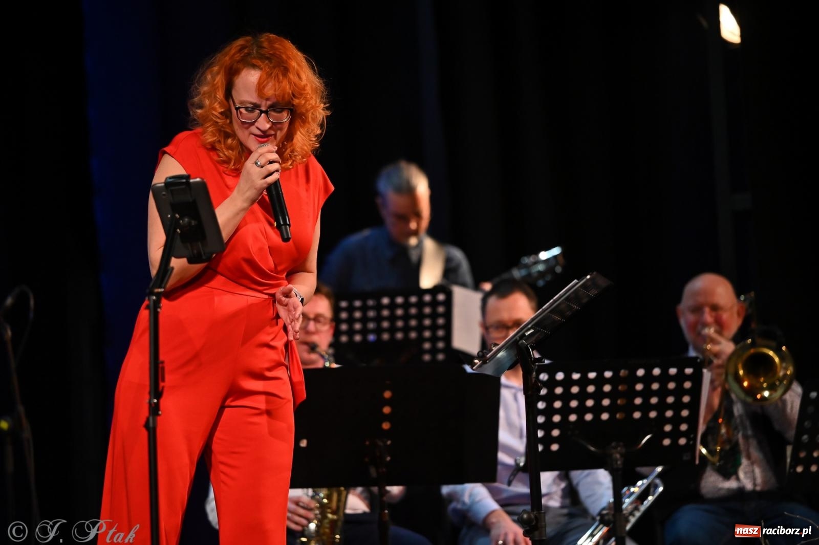 Zdjęcie w galerii na portalu naszraciborz.pl: Świąteczno-zimowy koncert GRUPY BEZ NAZWY w klimacie amerykańskich standardów wiadomości z regionu