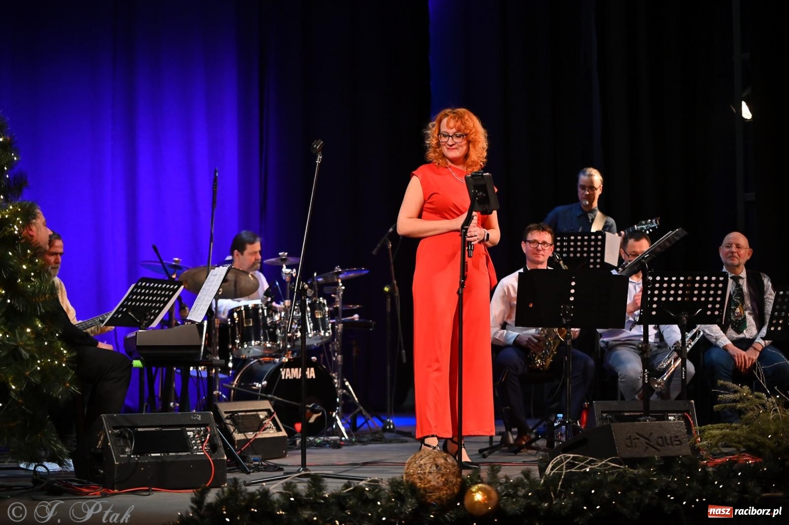 Zdjęcie w galerii na portalu naszraciborz.pl: Świąteczno-zimowy koncert GRUPY BEZ NAZWY w klimacie amerykańskich standardów wiadomości z regionu