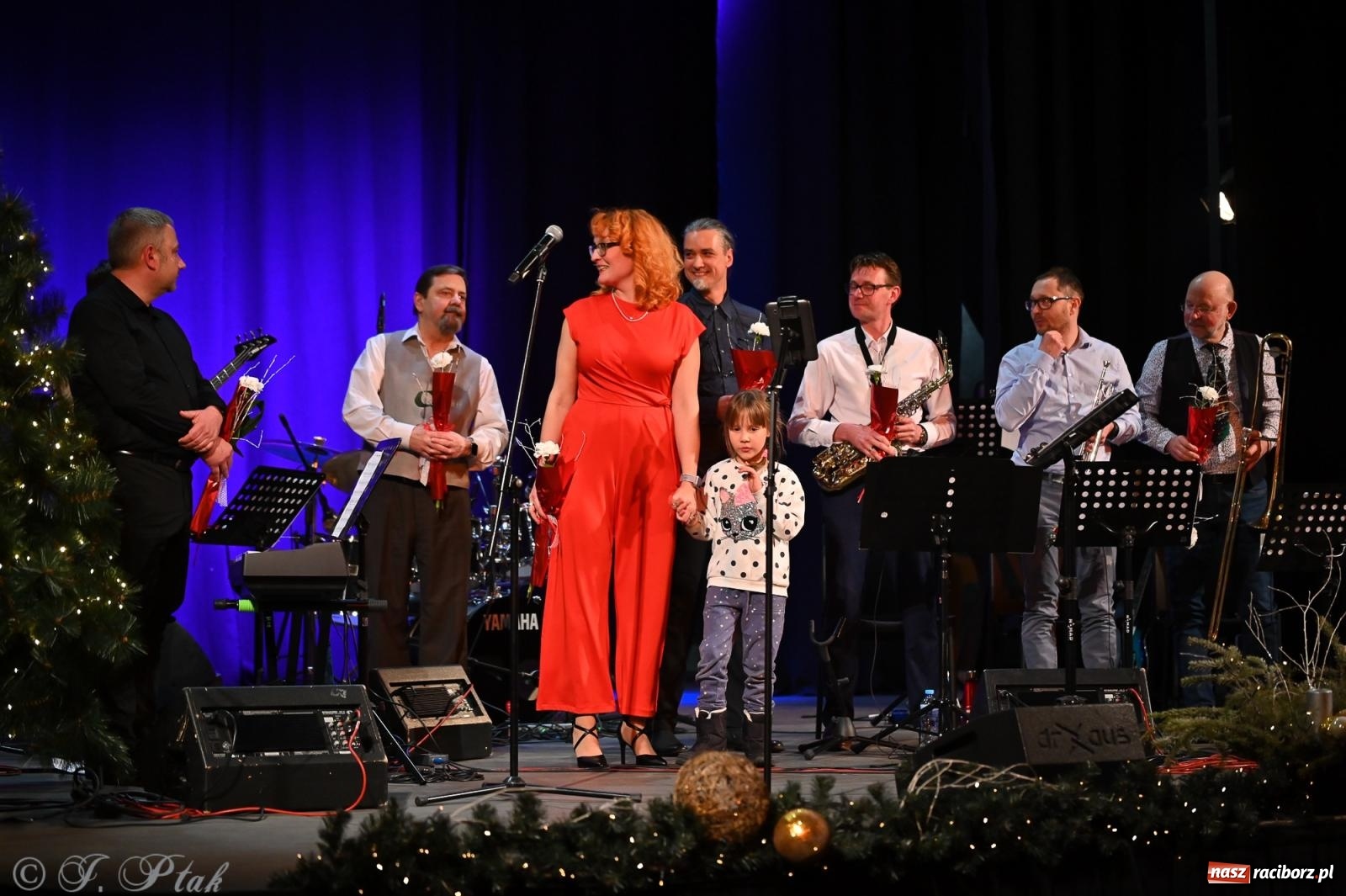 Zdjęcie w galerii na portalu naszraciborz.pl: Świąteczno-zimowy koncert GRUPY BEZ NAZWY w klimacie amerykańskich standardów wiadomości z regionu