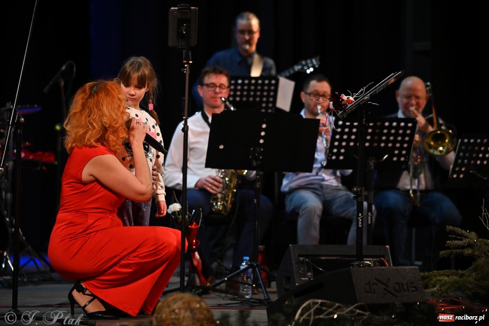 Zdjęcie w galerii na portalu naszraciborz.pl: Świąteczno-zimowy koncert GRUPY BEZ NAZWY w klimacie amerykańskich standardów wiadomości z regionu