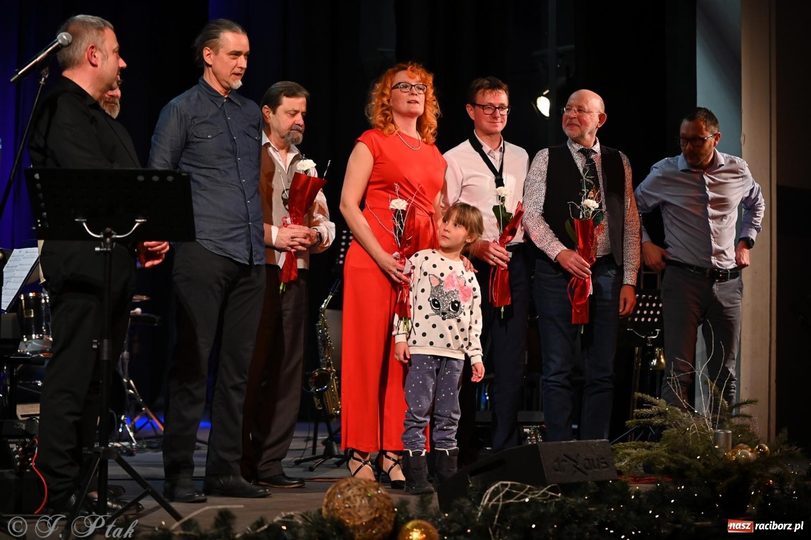 Zdjęcie w galerii na portalu naszraciborz.pl: Świąteczno-zimowy koncert GRUPY BEZ NAZWY w klimacie amerykańskich standardów wiadomości z regionu