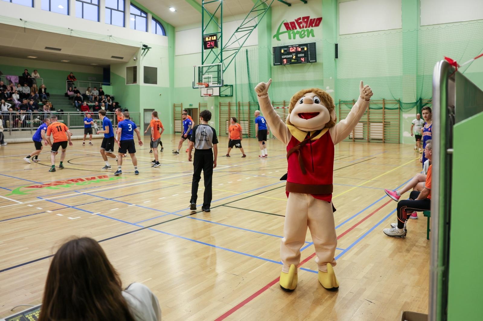 Zdjęcie w galerii na portalu naszraciborz.pl: Kosmiczny mecz koszykówki podczas 34. Finału WOŚP w Raciborzu wiadomości z regionu