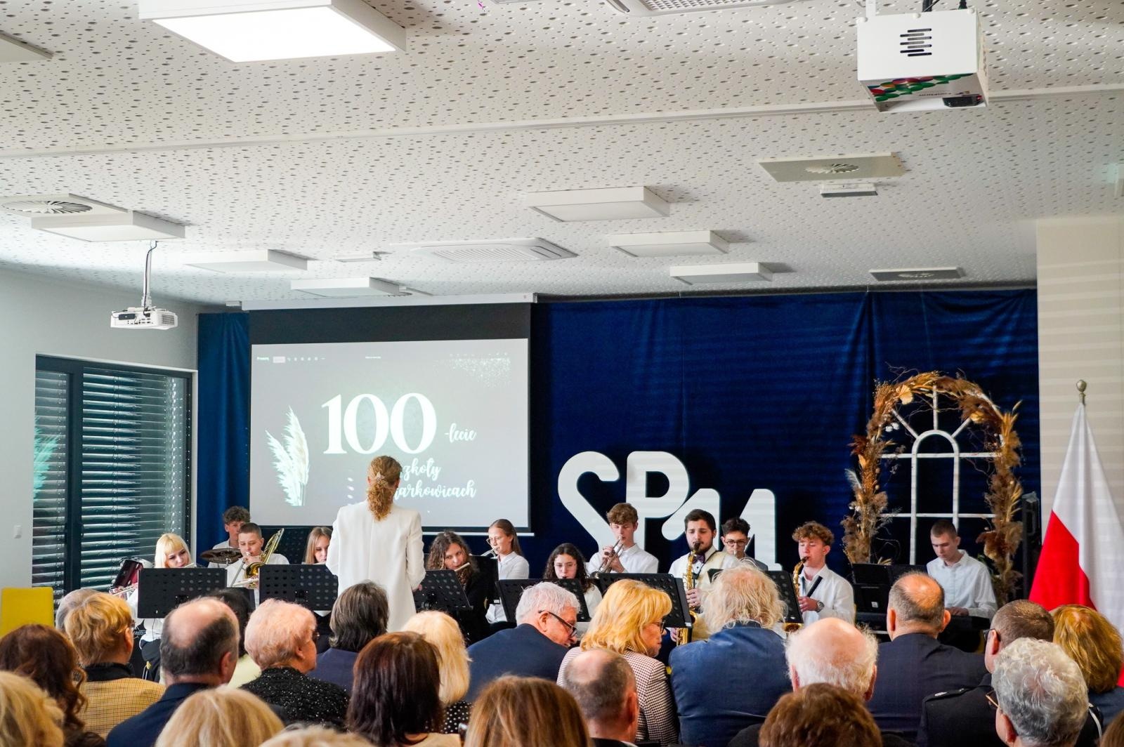 Zdjęcie w galerii na portalu naszraciborz.pl: 100 lat Szkoły Podstawowej nr 14 w Raciborzu Markowicach wiadomości z regionu