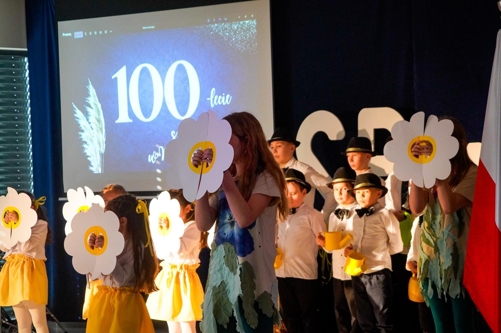 Zdjęcie w galerii na portalu naszraciborz.pl: 100 lat Szkoły Podstawowej nr 14 w Raciborzu Markowicach wiadomości z regionu