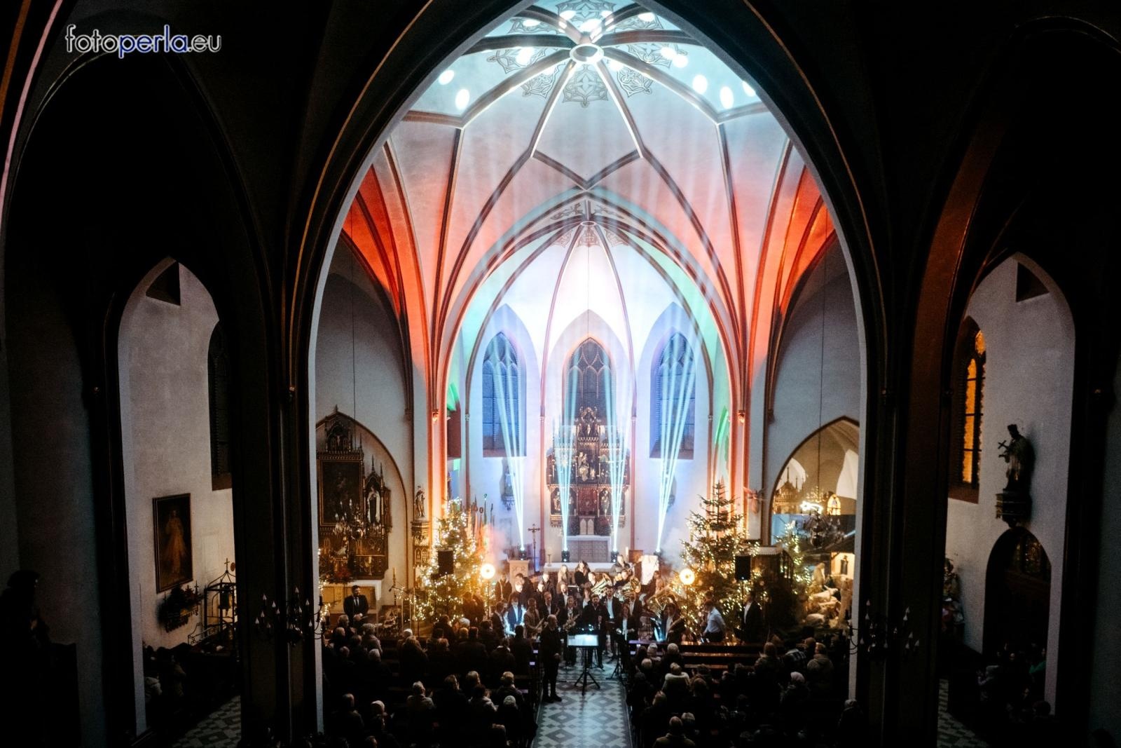 Zdjęcie w galerii na portalu naszraciborz.pl: Wspólnie grali dla Adama – charytatywny koncert w Łubowicach [FOTO] wiadomości z regionu