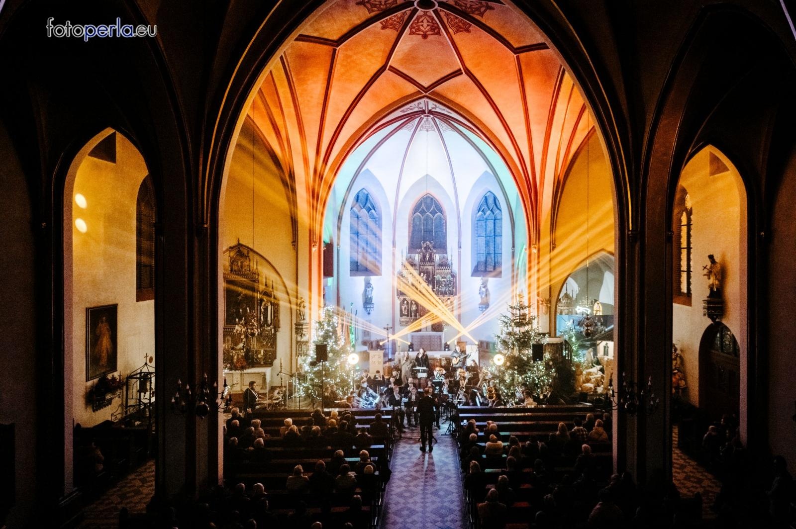 Zdjęcie w galerii na portalu naszraciborz.pl: Wspólnie grali dla Adama – charytatywny koncert w Łubowicach [FOTO] wiadomości z regionu