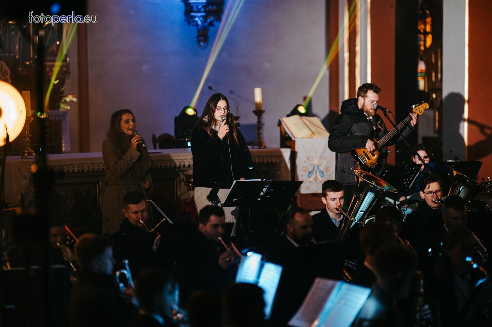 Zdjęcie w galerii na portalu naszraciborz.pl: Wspólnie grali dla Adama – charytatywny koncert w Łubowicach [FOTO] wiadomości z regionu