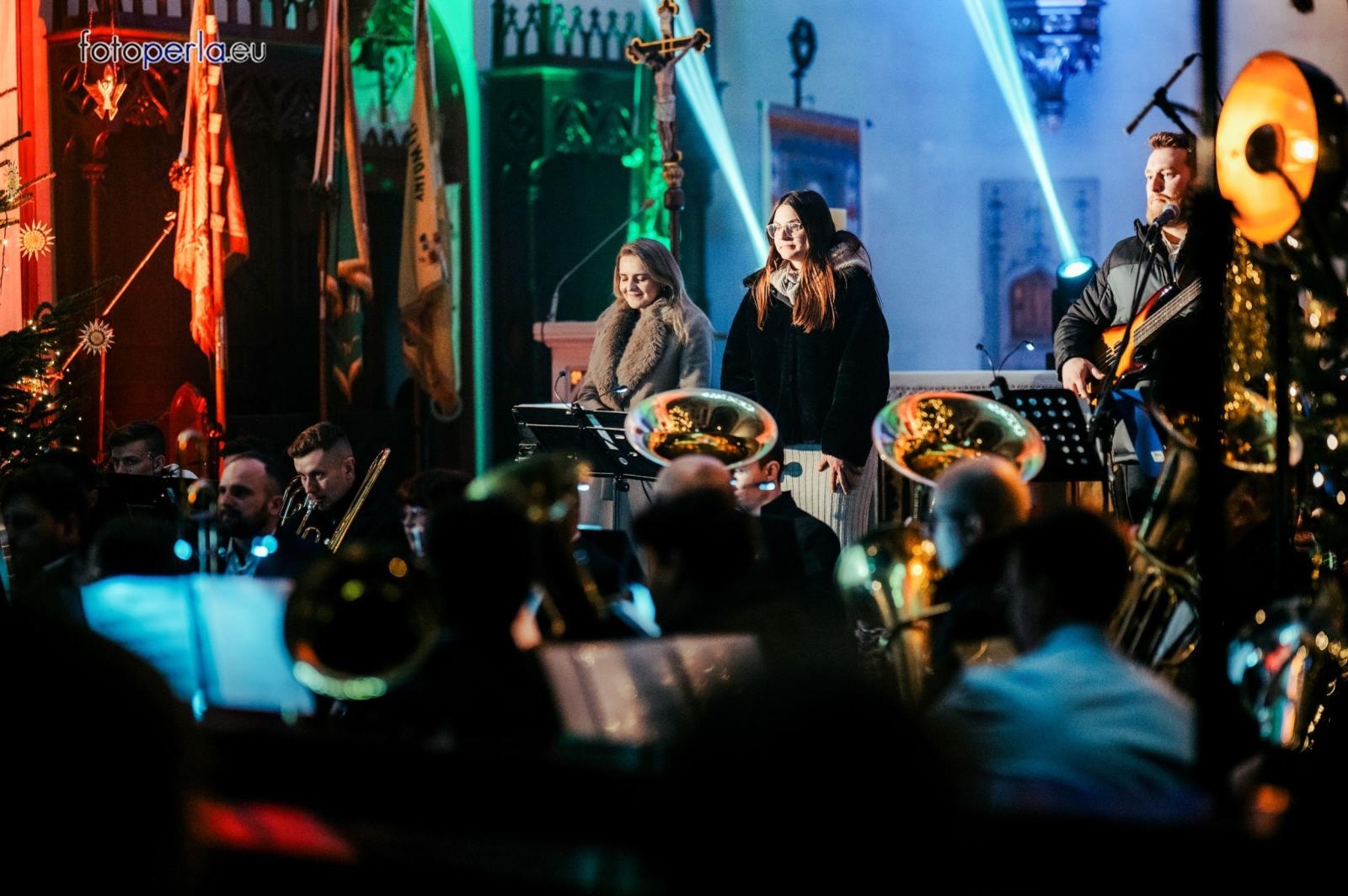 Zdjęcie w galerii na portalu naszraciborz.pl: Wspólnie grali dla Adama – charytatywny koncert w Łubowicach [FOTO] wiadomości z regionu