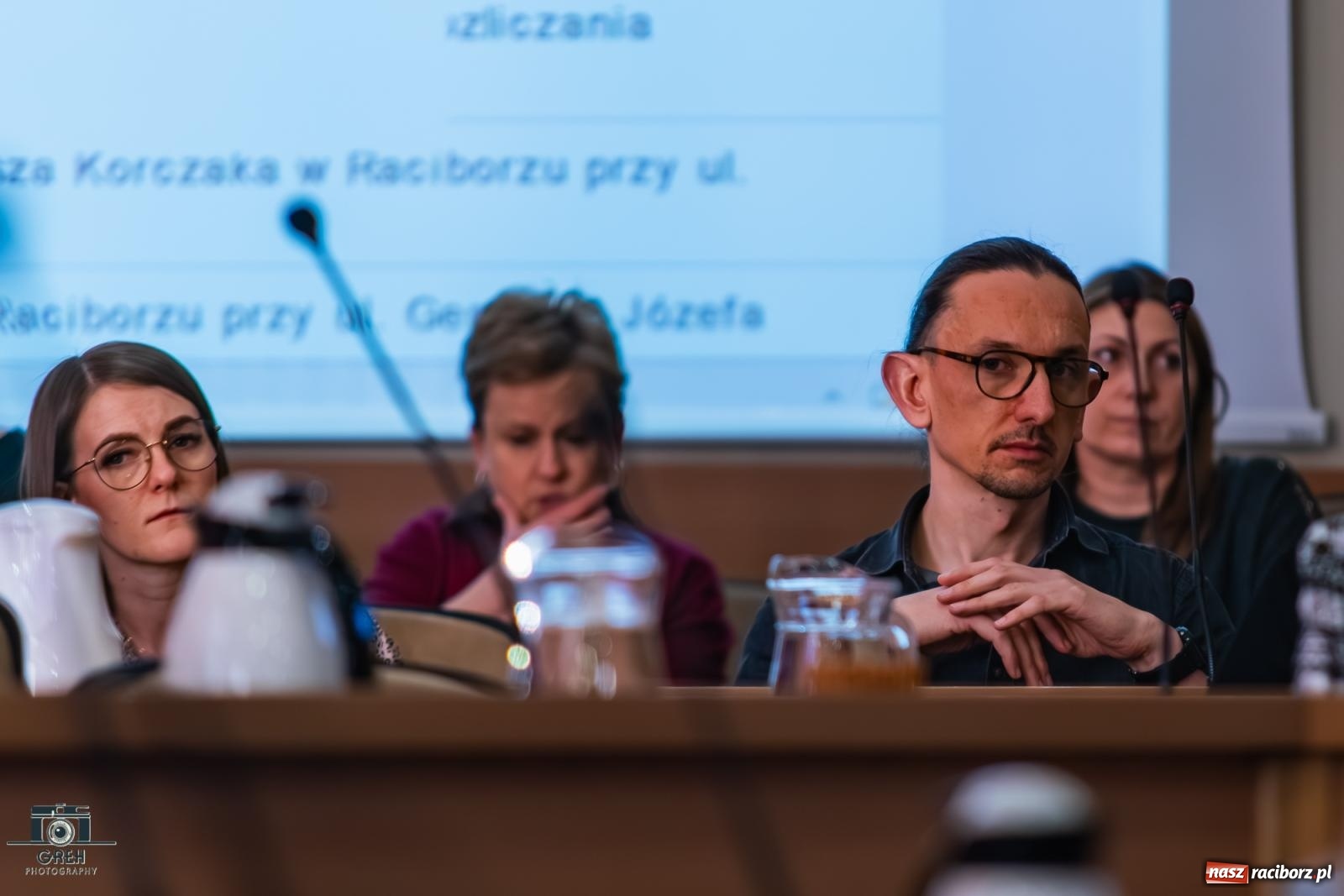 Zdjęcie w galerii na portalu naszraciborz.pl: Burzliwa debata o reformie raciborskiej oświaty: nauczyciele, rodzice, władze i radni w ostrym starciu wiadomości z regionu