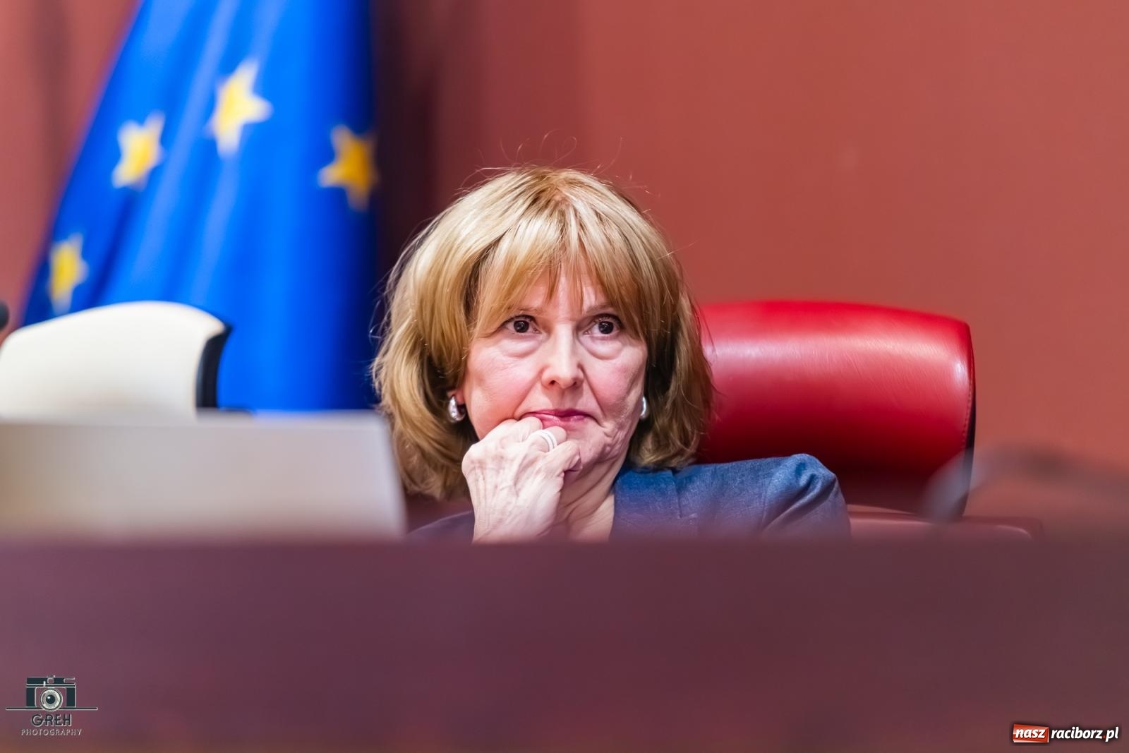 Zdjęcie w galerii na portalu naszraciborz.pl: Burzliwa debata o reformie raciborskiej oświaty: nauczyciele, rodzice, władze i radni w ostrym starciu wiadomości z regionu