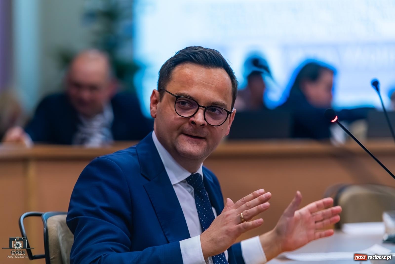 Zdjęcie w galerii na portalu naszraciborz.pl: Burzliwa debata o reformie raciborskiej oświaty: nauczyciele, rodzice, władze i radni w ostrym starciu wiadomości z regionu