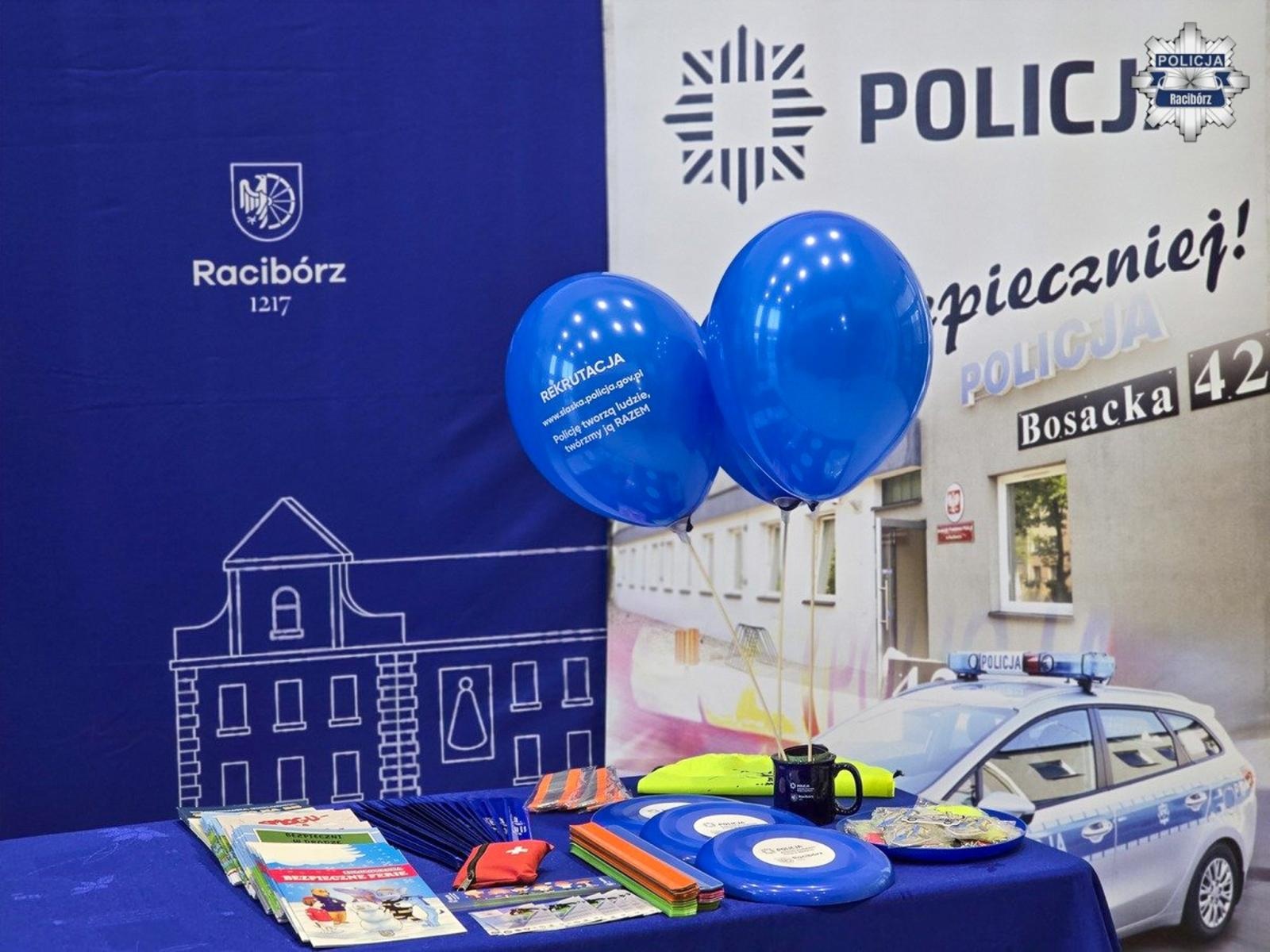 Zdjęcie w galerii na portalu naszraciborz.pl: Bezpieczne szaleństwo na lodzie w Raciborzu wiadomości z regionu