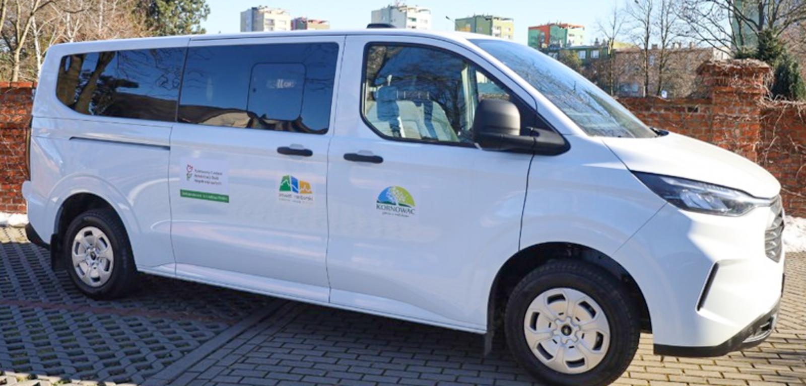 Zdjęcie w galerii na portalu naszraciborz.pl: Nowy mikrobus dla mieszkańców Gminy Kornowac wiadomości z regionu