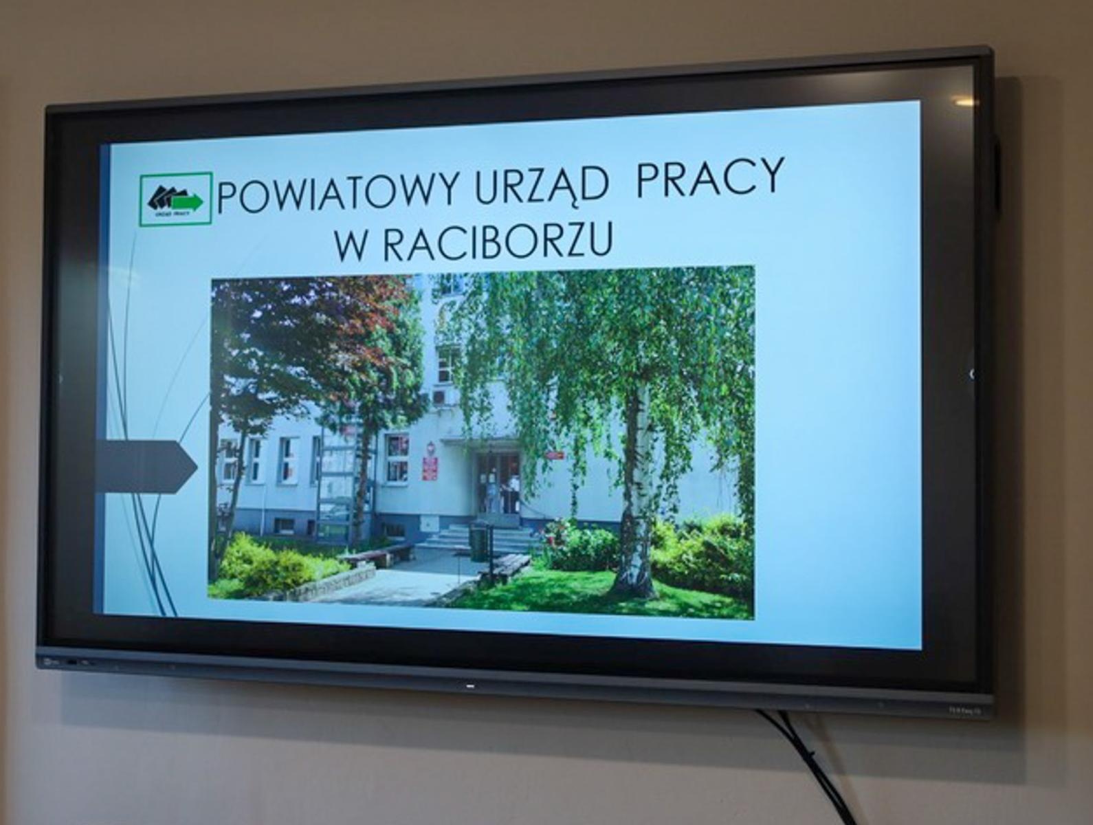 Zdjęcie w galerii na portalu naszraciborz.pl: Kompleksowy remont w PUP zakończony. Nowa sala Centrum Aktywizacji Zawodowej otwarta wiadomości z regionu