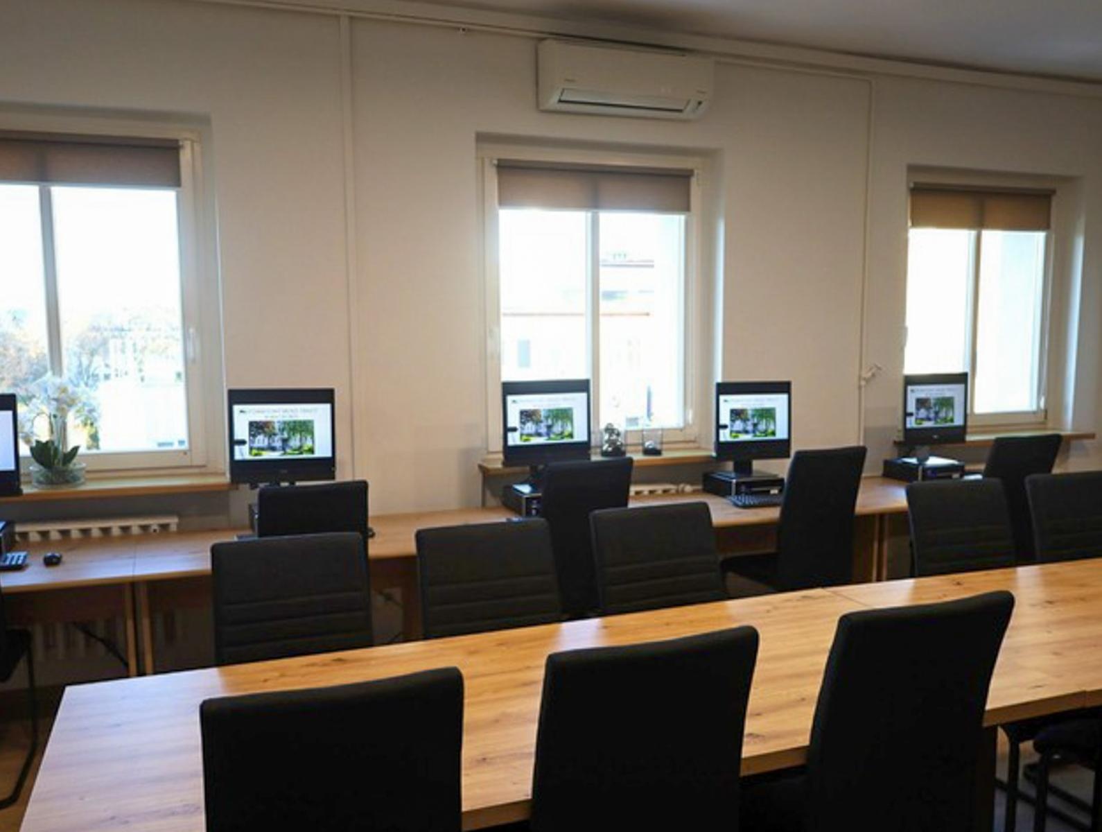 Zdjęcie w galerii na portalu naszraciborz.pl: Kompleksowy remont w PUP zakończony. Nowa sala Centrum Aktywizacji Zawodowej otwarta wiadomości z regionu