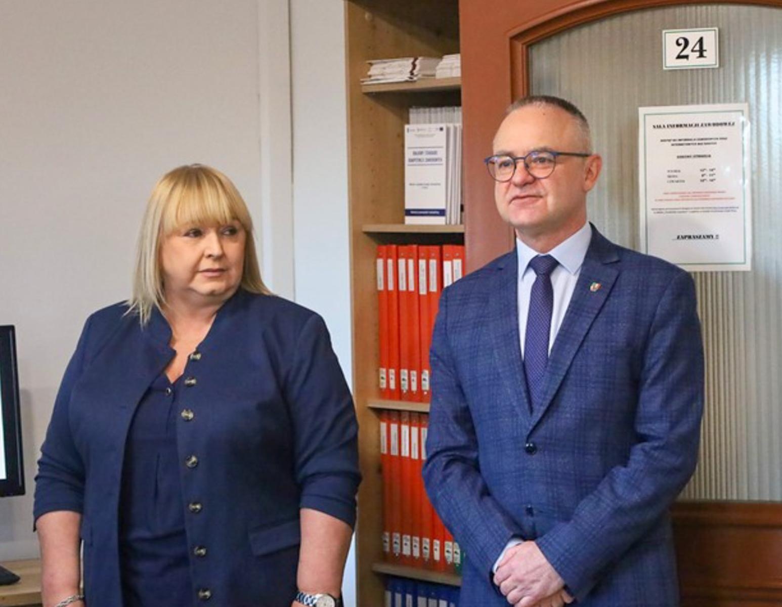 Zdjęcie w galerii na portalu naszraciborz.pl: Kompleksowy remont w PUP zakończony. Nowa sala Centrum Aktywizacji Zawodowej otwarta wiadomości z regionu