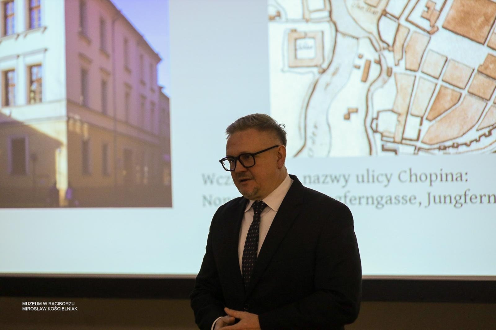 Zdjęcie w galerii na portalu naszraciborz.pl: Tajemnice kamienicy przy ul. Chopina 12. Muzeum odsłoniło podziemny Racibórz wiadomości z regionu