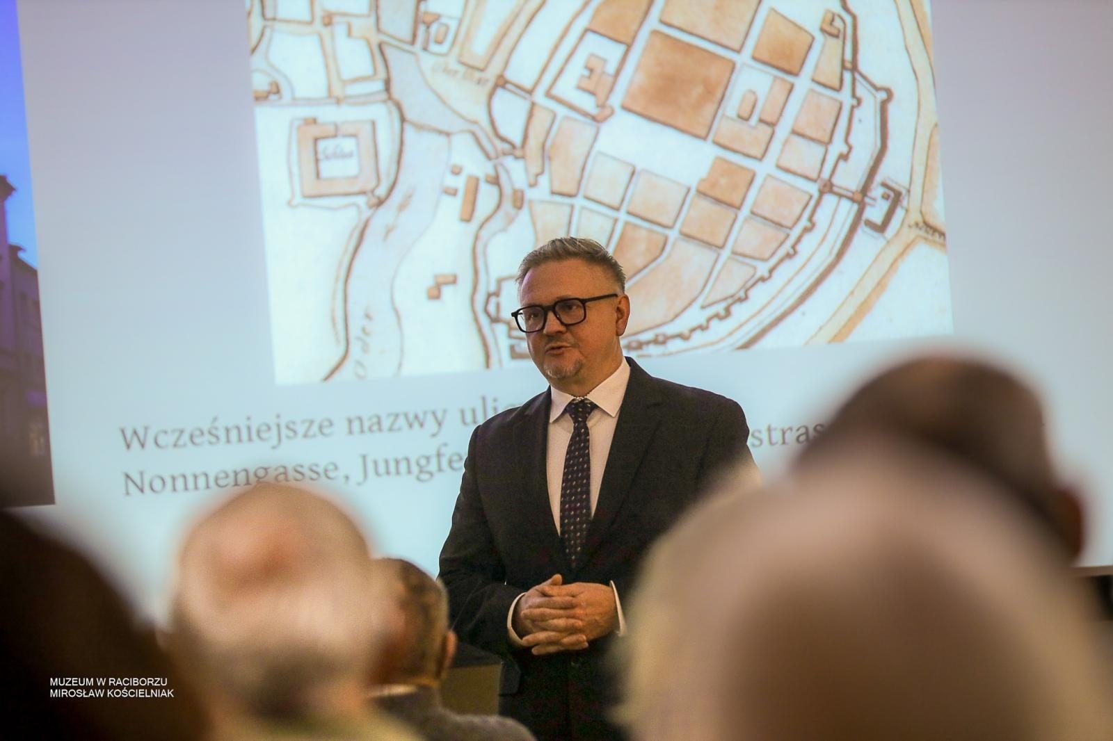 Zdjęcie w galerii na portalu naszraciborz.pl: Tajemnice kamienicy przy ul. Chopina 12. Muzeum odsłoniło podziemny Racibórz wiadomości z regionu