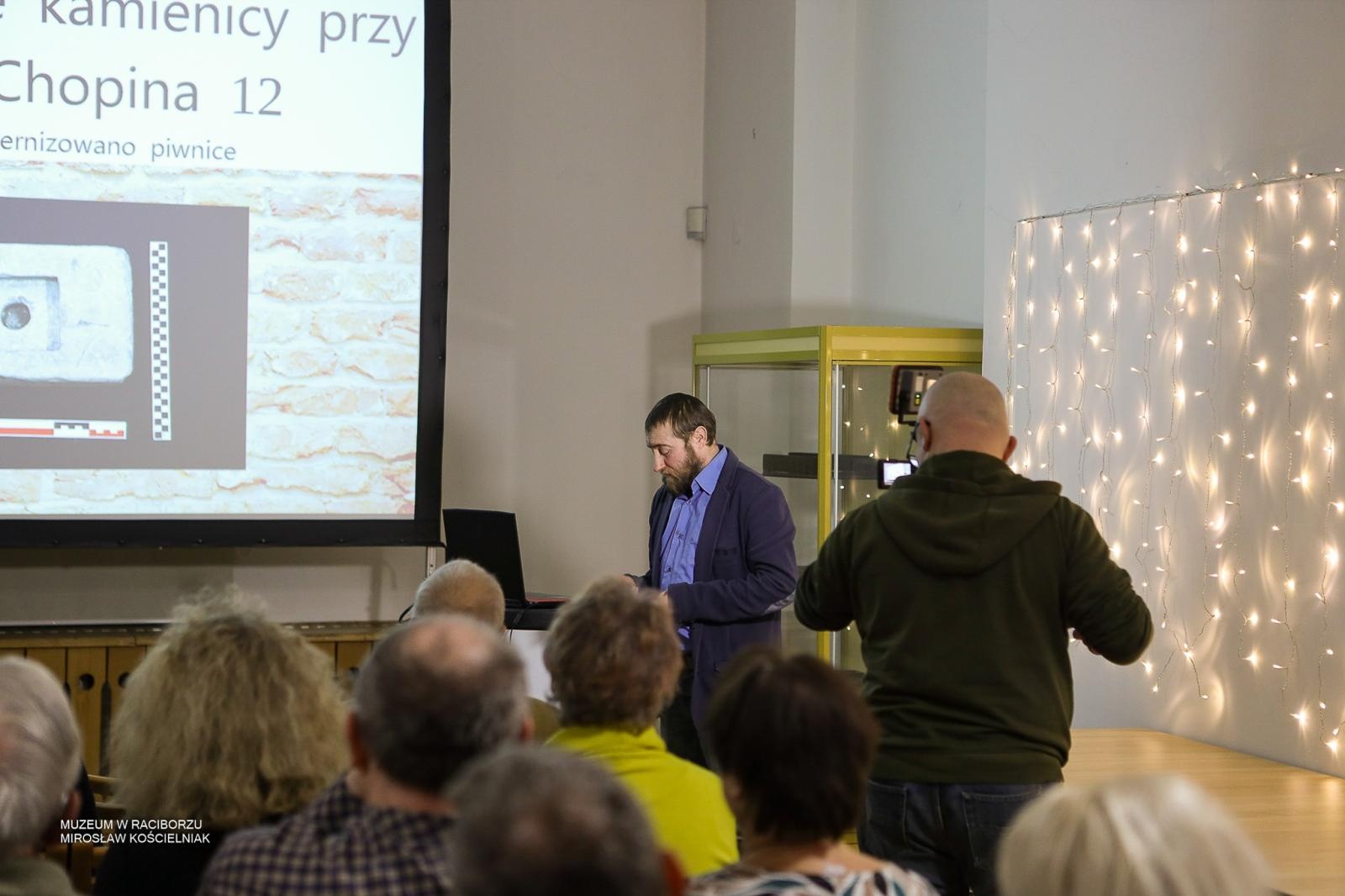 Zdjęcie w galerii na portalu naszraciborz.pl: Tajemnice kamienicy przy ul. Chopina 12. Muzeum odsłoniło podziemny Racibórz wiadomości z regionu