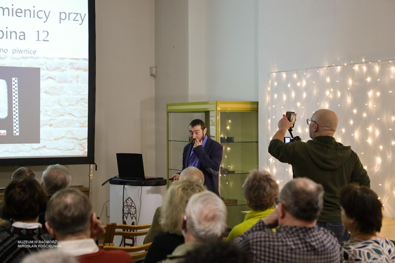 Zdjęcie w galerii na portalu naszraciborz.pl: Tajemnice kamienicy przy ul. Chopina 12. Muzeum odsłoniło podziemny Racibórz wiadomości z regionu