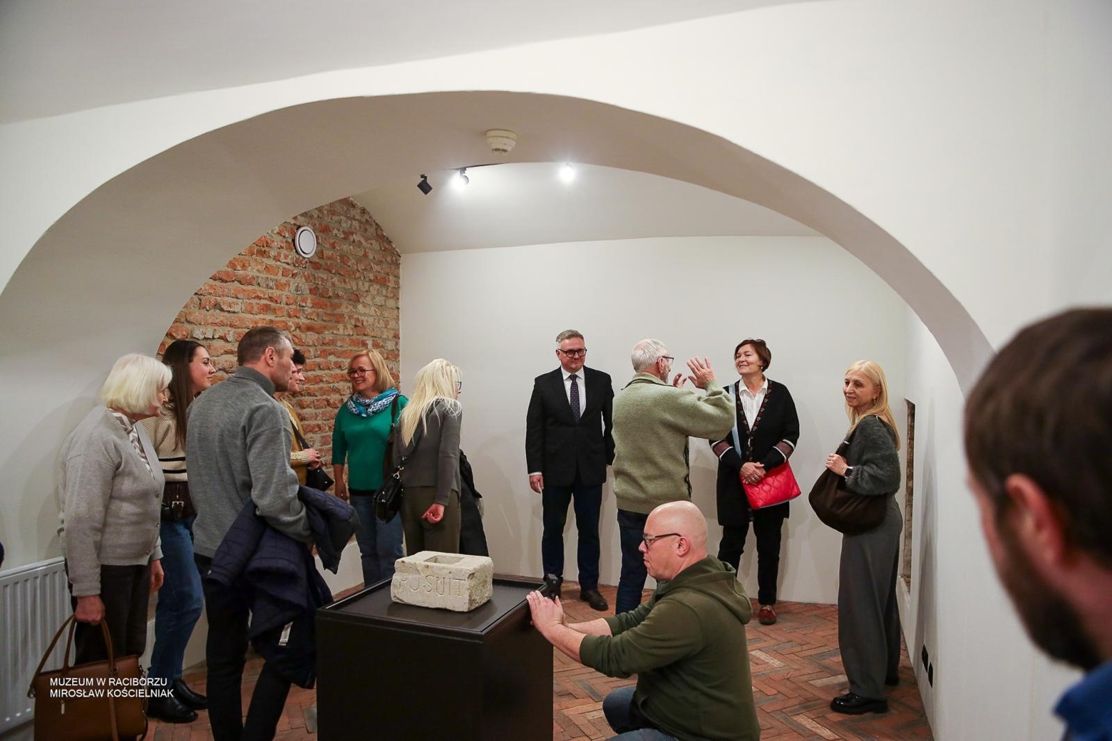 Zdjęcie w galerii na portalu naszraciborz.pl: Tajemnice kamienicy przy ul. Chopina 12. Muzeum odsłoniło podziemny Racibórz wiadomości z regionu