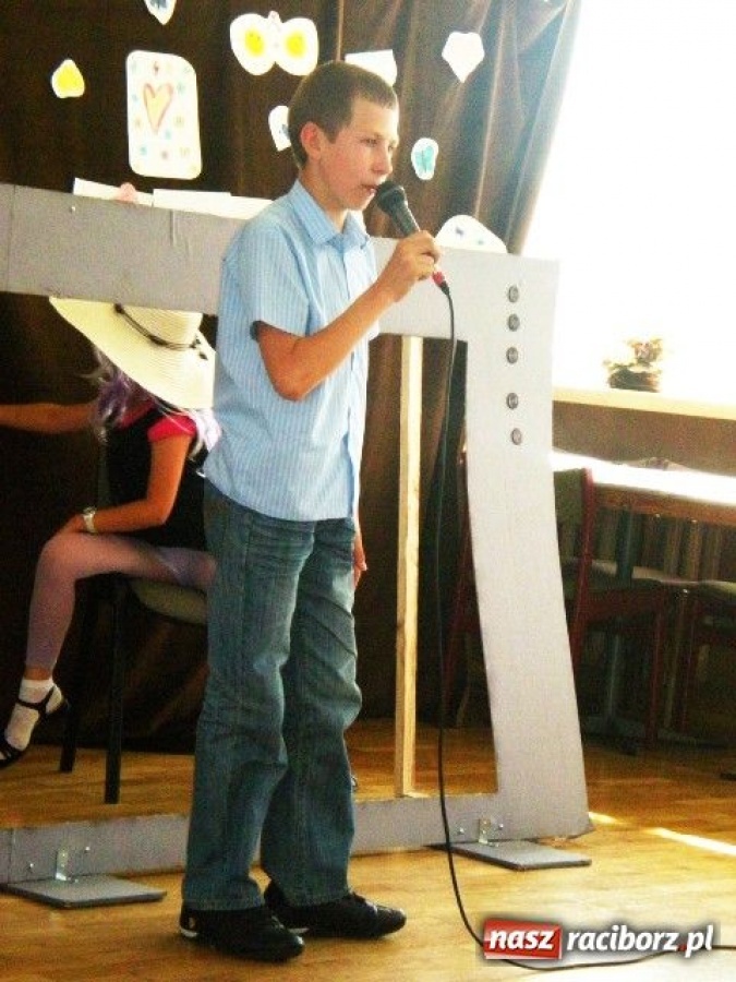Zdjęcie w galerii na portalu naszraciborz.pl: Debiutowali występem dla mam wiadomości z regionu