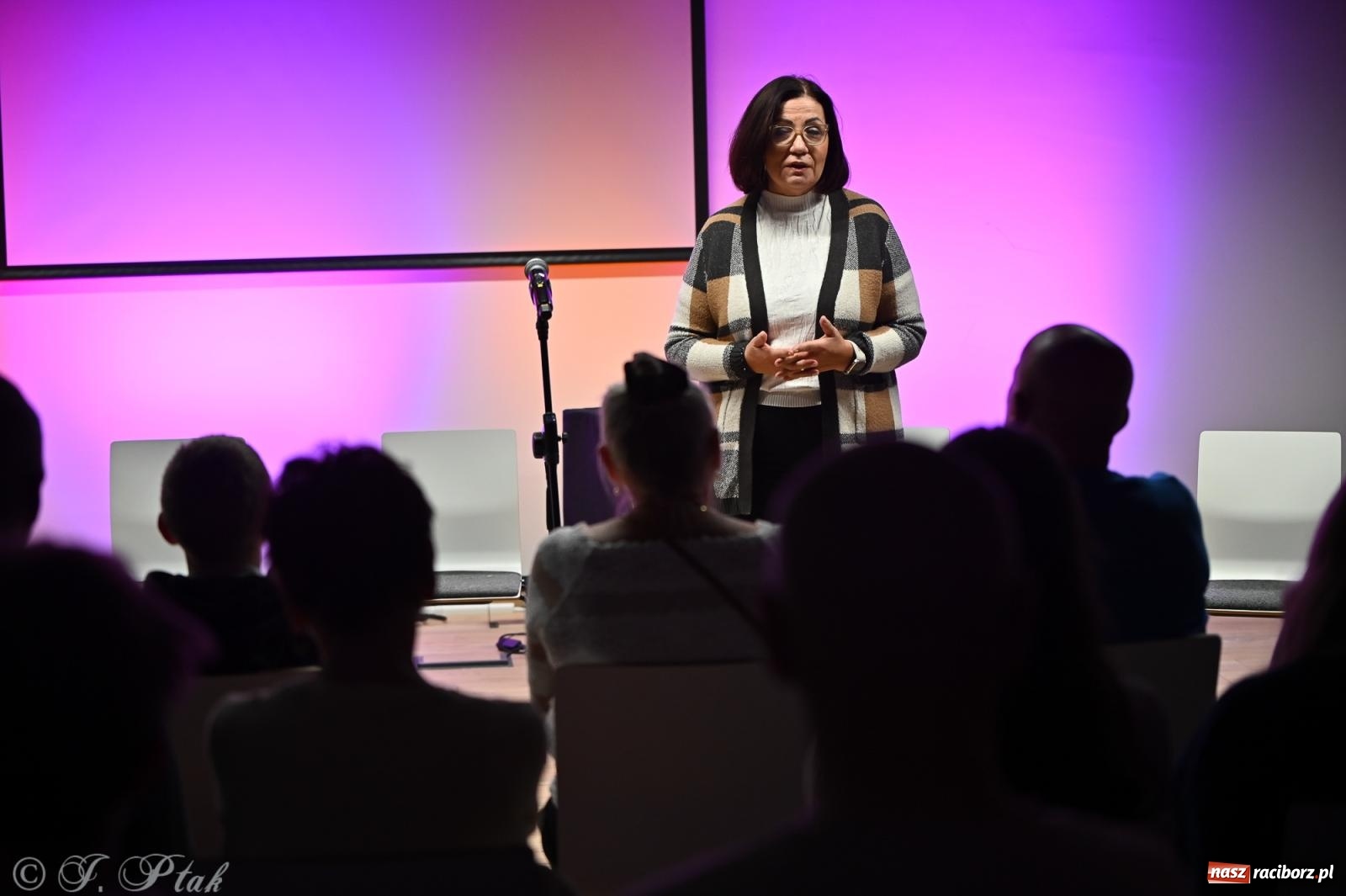 Zdjęcie w galerii na portalu naszraciborz.pl: Spektakl Rodzina w Urban Labie. Premiera grupy teatralnej IRREALIS w Raciborzu wiadomości z regionu