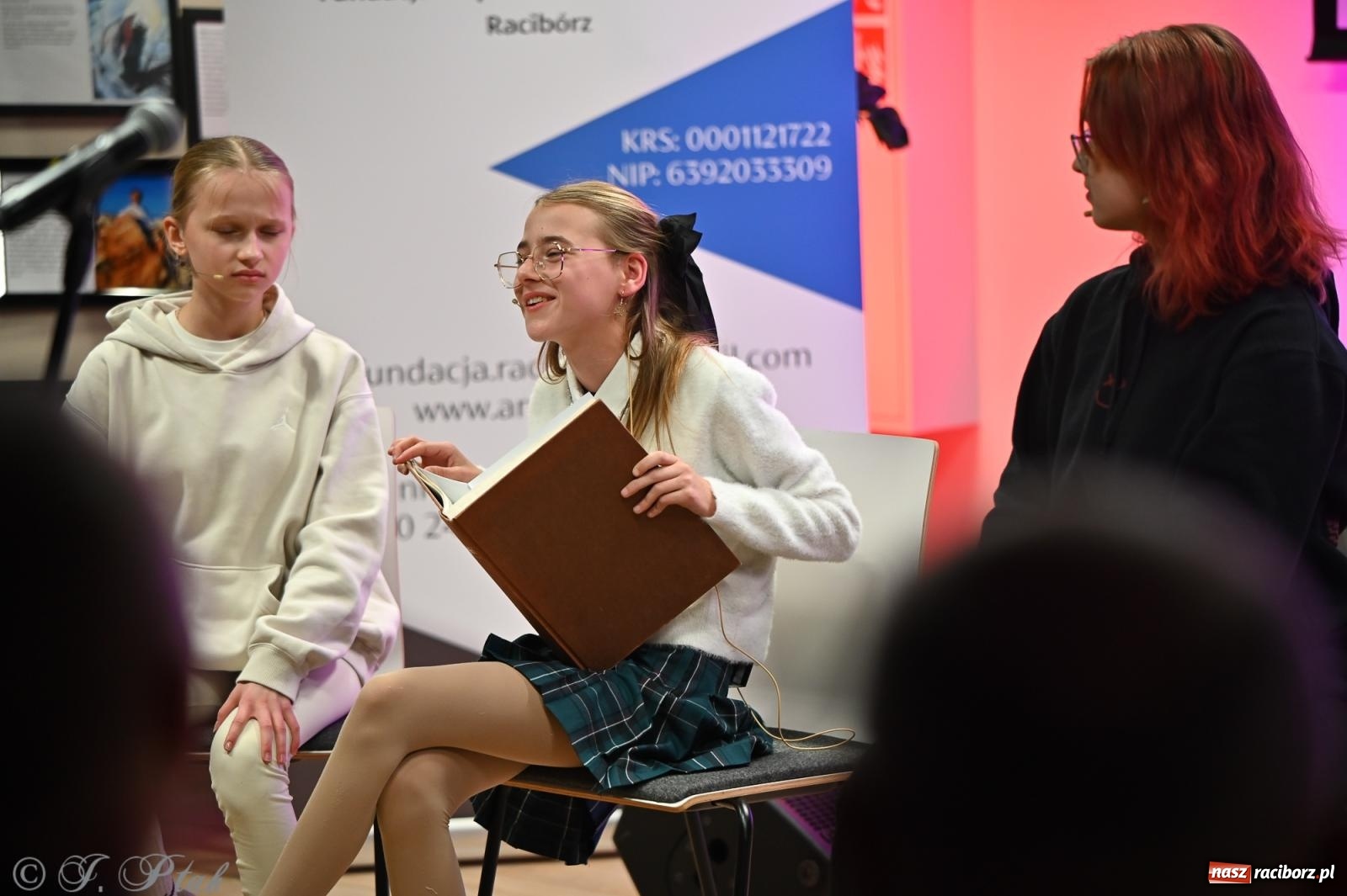 Zdjęcie w galerii na portalu naszraciborz.pl: Spektakl Rodzina w Urban Labie. Premiera grupy teatralnej IRREALIS w Raciborzu wiadomości z regionu