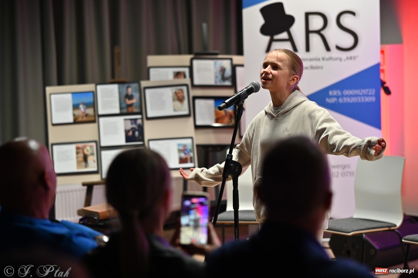 Zdjęcie w galerii na portalu naszraciborz.pl: Spektakl Rodzina w Urban Labie. Premiera grupy teatralnej IRREALIS w Raciborzu wiadomości z regionu