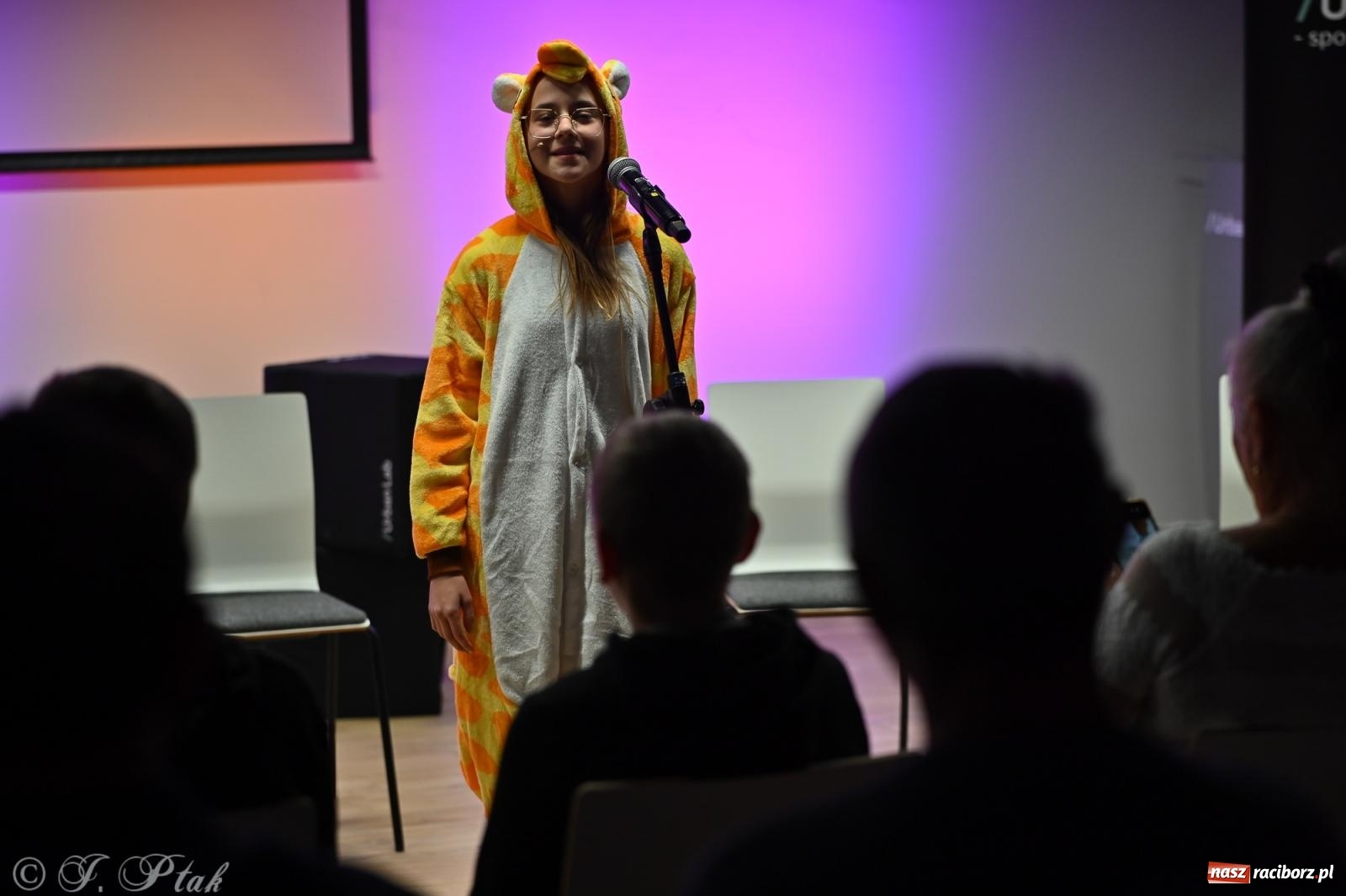 Zdjęcie w galerii na portalu naszraciborz.pl: Spektakl Rodzina w Urban Labie. Premiera grupy teatralnej IRREALIS w Raciborzu wiadomości z regionu