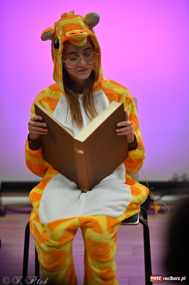 Zdjęcie w galerii na portalu naszraciborz.pl: Spektakl Rodzina w Urban Labie. Premiera grupy teatralnej IRREALIS w Raciborzu wiadomości z regionu