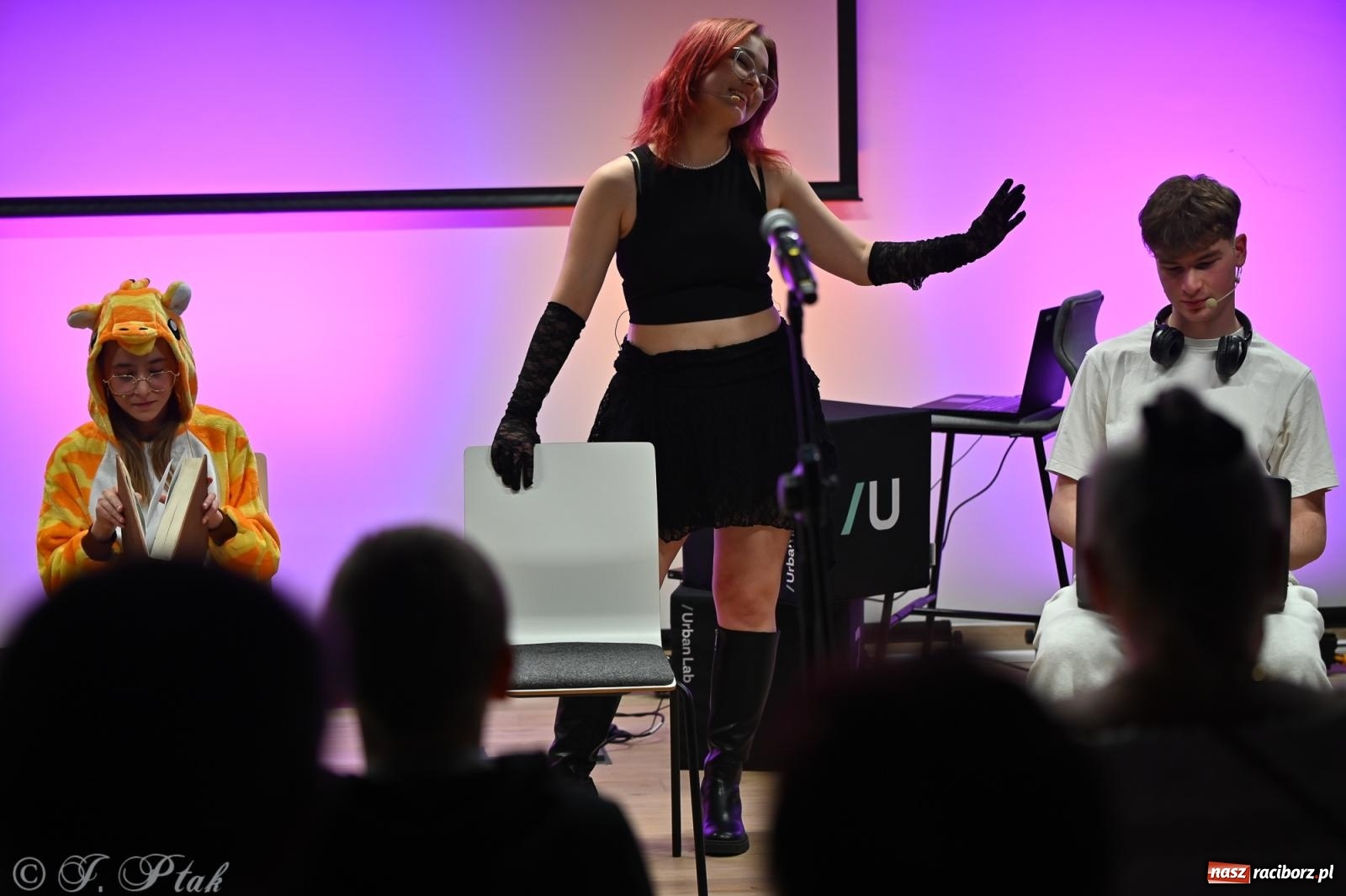 Zdjęcie w galerii na portalu naszraciborz.pl: Spektakl Rodzina w Urban Labie. Premiera grupy teatralnej IRREALIS w Raciborzu wiadomości z regionu