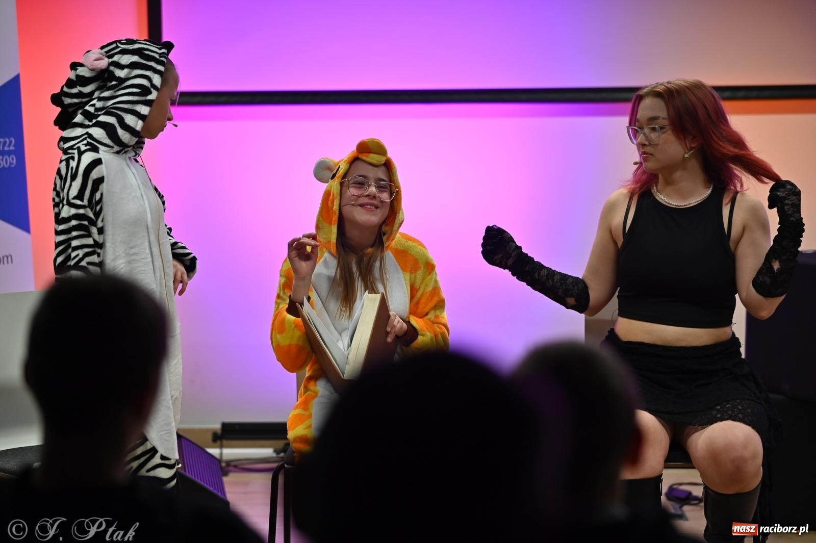 Zdjęcie w galerii na portalu naszraciborz.pl: Spektakl Rodzina w Urban Labie. Premiera grupy teatralnej IRREALIS w Raciborzu wiadomości z regionu