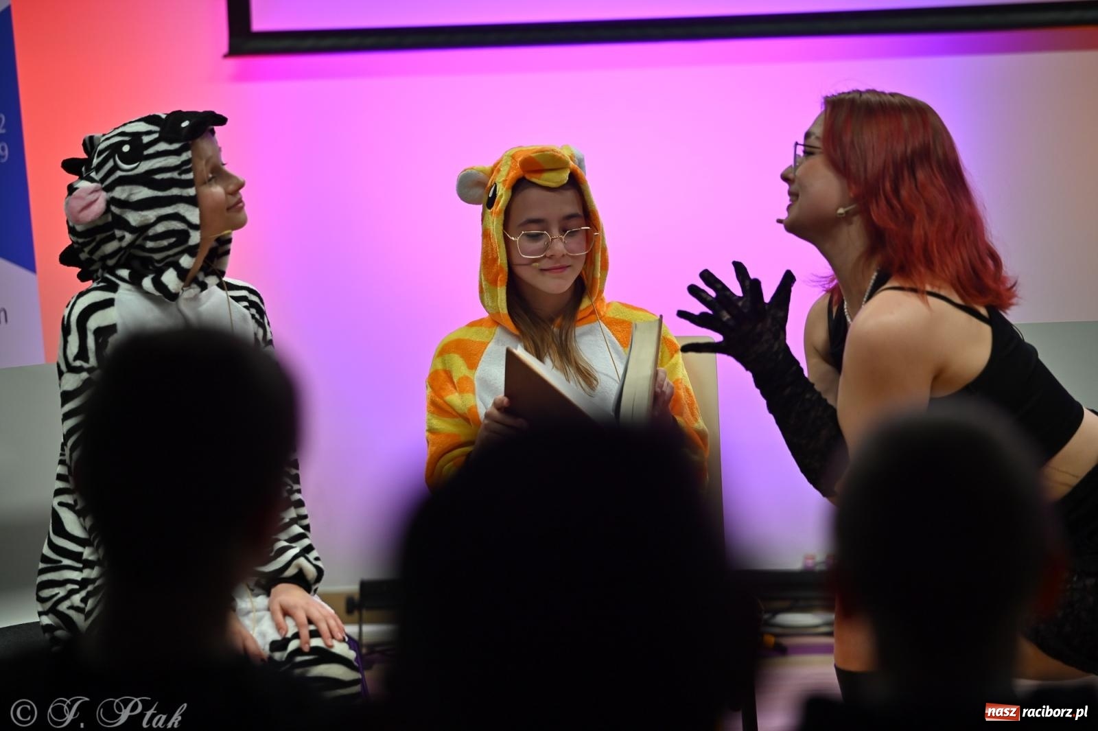 Zdjęcie w galerii na portalu naszraciborz.pl: Spektakl Rodzina w Urban Labie. Premiera grupy teatralnej IRREALIS w Raciborzu wiadomości z regionu