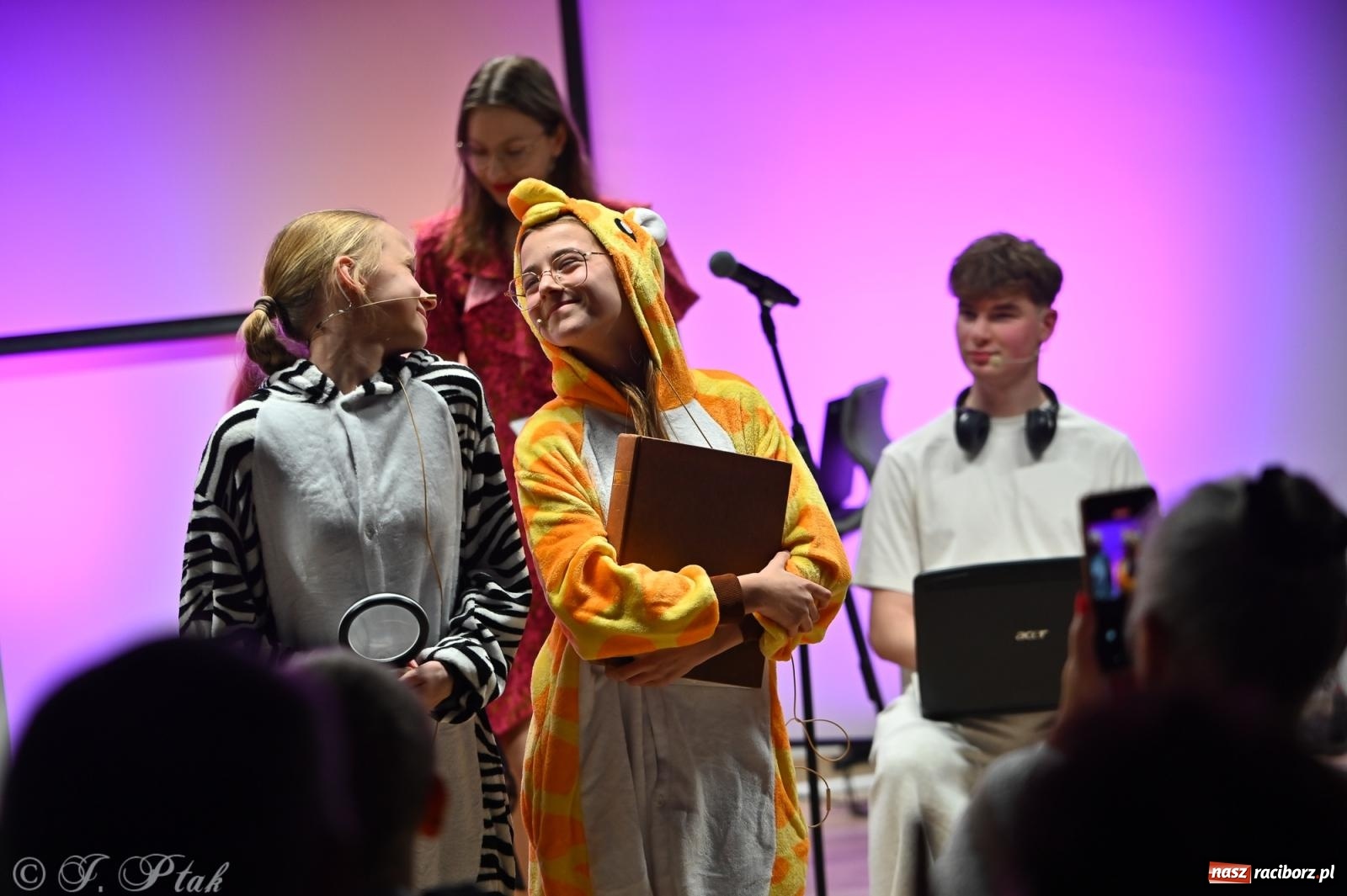 Zdjęcie w galerii na portalu naszraciborz.pl: Spektakl Rodzina w Urban Labie. Premiera grupy teatralnej IRREALIS w Raciborzu wiadomości z regionu