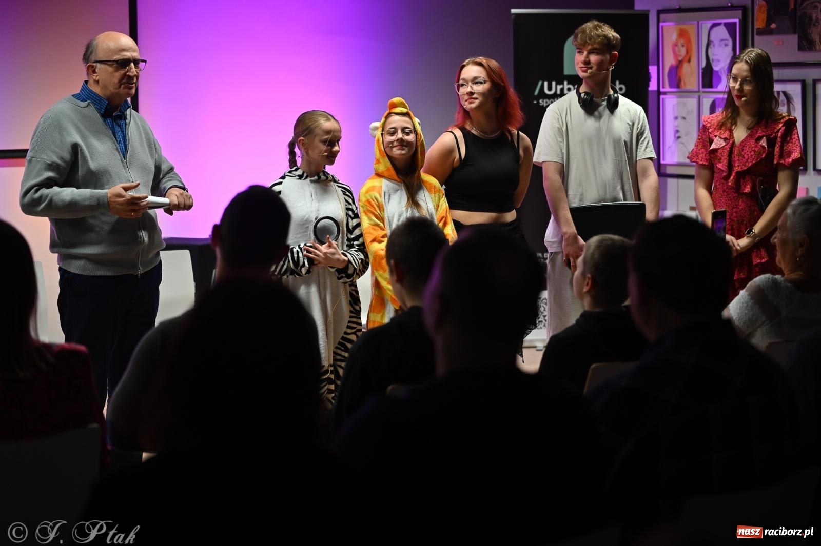 Zdjęcie w galerii na portalu naszraciborz.pl: Spektakl Rodzina w Urban Labie. Premiera grupy teatralnej IRREALIS w Raciborzu wiadomości z regionu