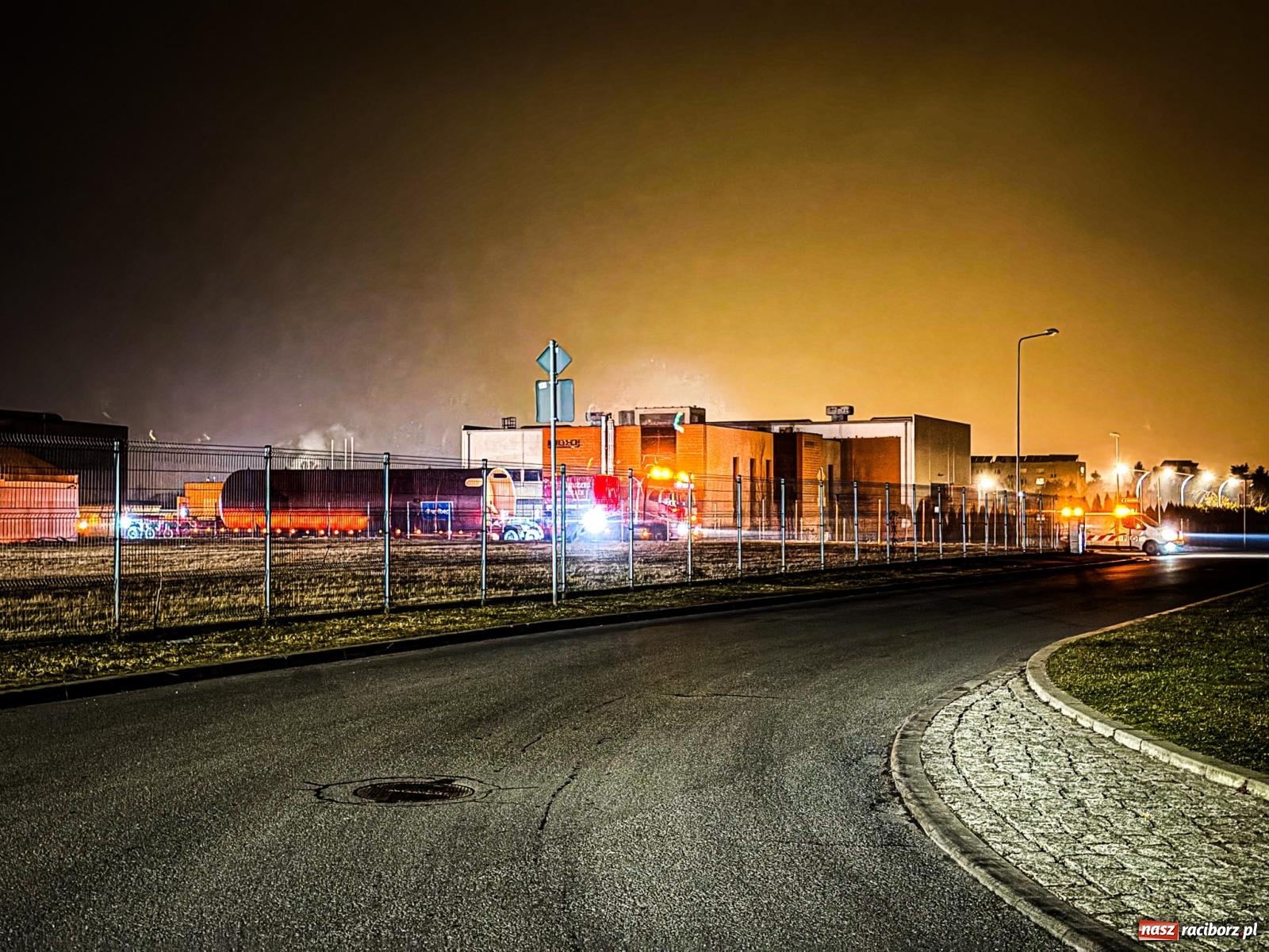 Zdjęcie w galerii na portalu naszraciborz.pl: Potężny akumulator ruszył z Raciborza do Żywca. Nie obyło się bez problemów [FOTO i WIDEO] wiadomości z regionu