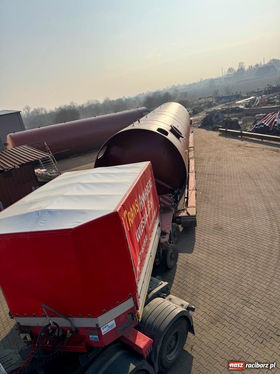 Zdjęcie w galerii na portalu naszraciborz.pl: Potężny akumulator ruszył z Raciborza do Żywca. Nie obyło się bez problemów [FOTO i WIDEO] wiadomości z regionu