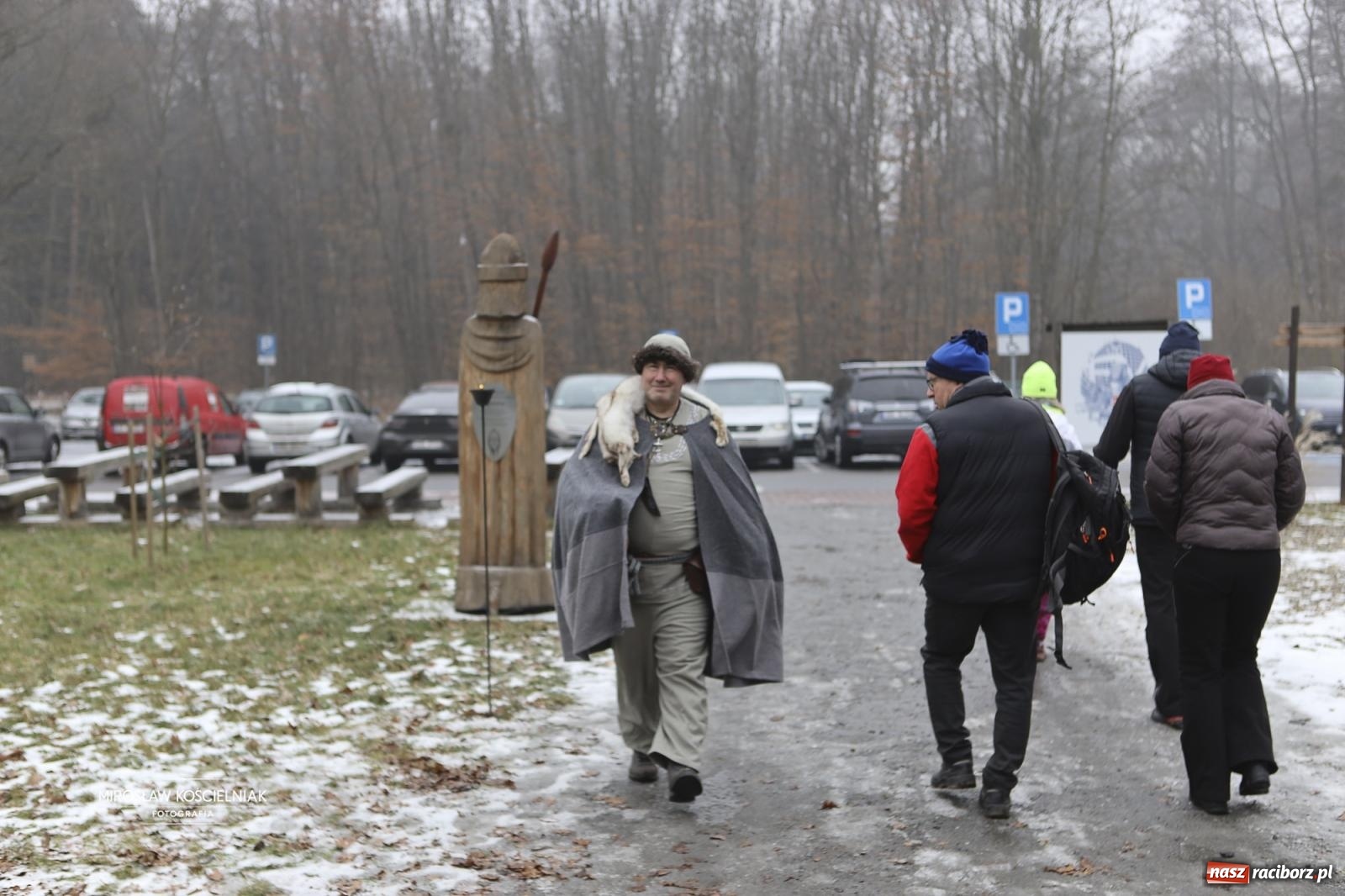 Zdjęcie w galerii na portalu naszraciborz.pl: Morsy i ognisko w Grodzie – wspólne spotkanie mieszkańców i wsparcie dla WOŚP [FOTO i WIDEO] wiadomości z regionu
