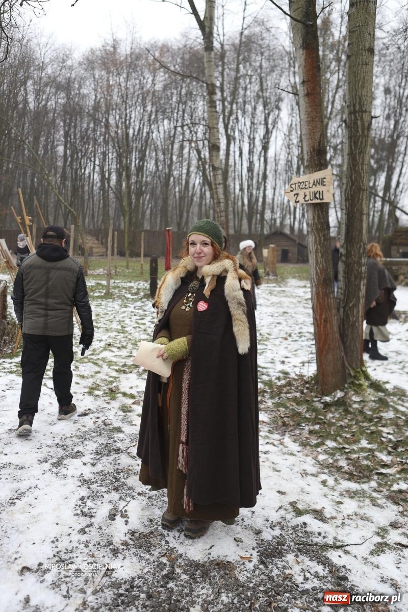 Zdjęcie w galerii na portalu naszraciborz.pl: Morsy i ognisko w Grodzie – wspólne spotkanie mieszkańców i wsparcie dla WOŚP [FOTO i WIDEO] wiadomości z regionu