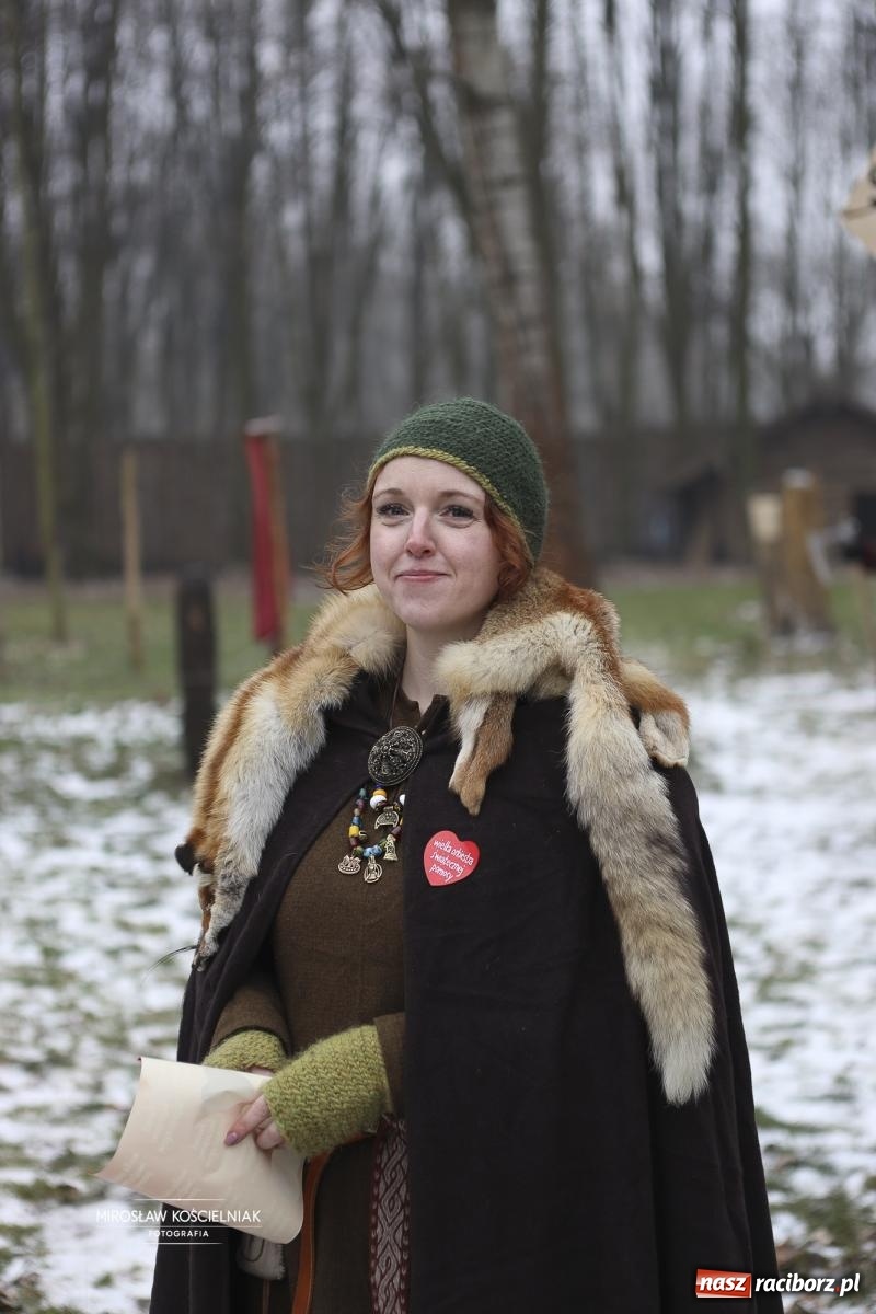 Zdjęcie w galerii na portalu naszraciborz.pl: Morsy i ognisko w Grodzie – wspólne spotkanie mieszkańców i wsparcie dla WOŚP [FOTO i WIDEO] wiadomości z regionu