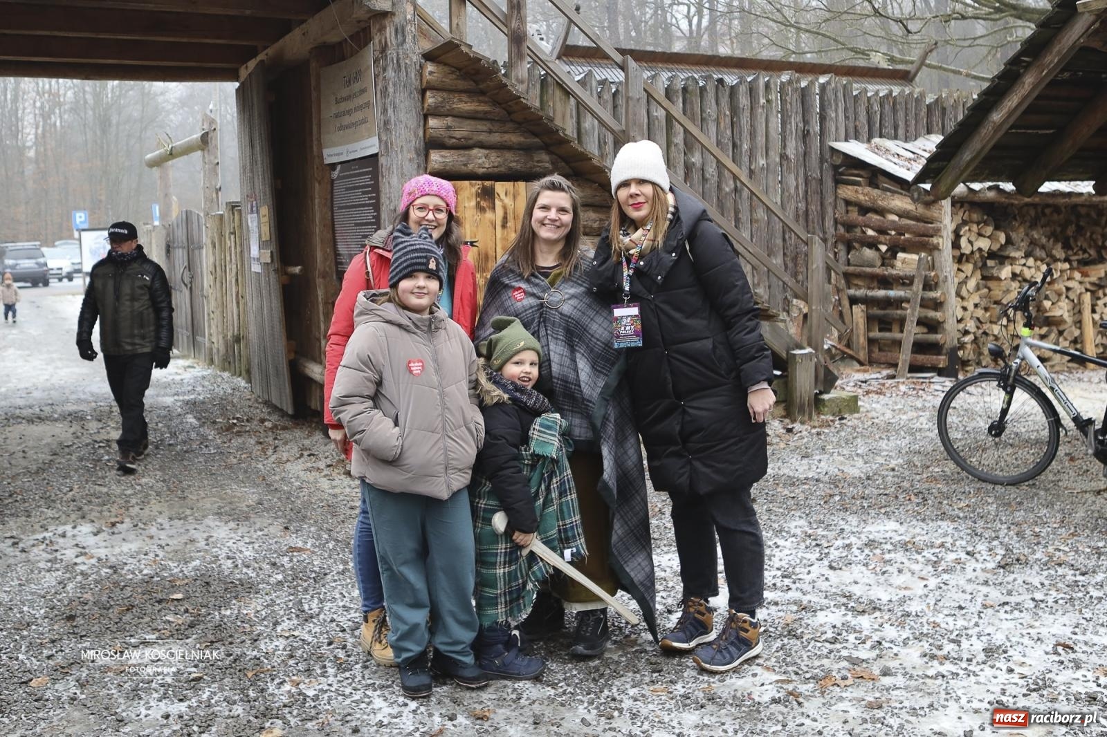 Zdjęcie w galerii na portalu naszraciborz.pl: Morsy i ognisko w Grodzie – wspólne spotkanie mieszkańców i wsparcie dla WOŚP [FOTO i WIDEO] wiadomości z regionu