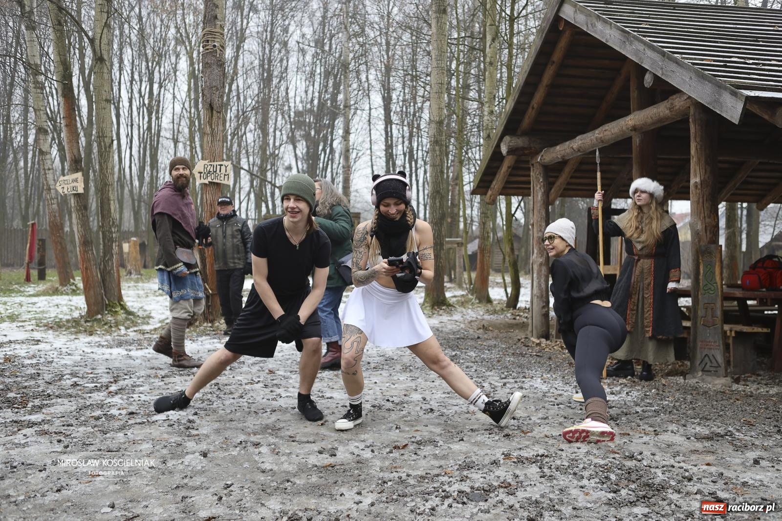 Zdjęcie w galerii na portalu naszraciborz.pl: Morsy i ognisko w Grodzie – wspólne spotkanie mieszkańców i wsparcie dla WOŚP [FOTO i WIDEO] wiadomości z regionu