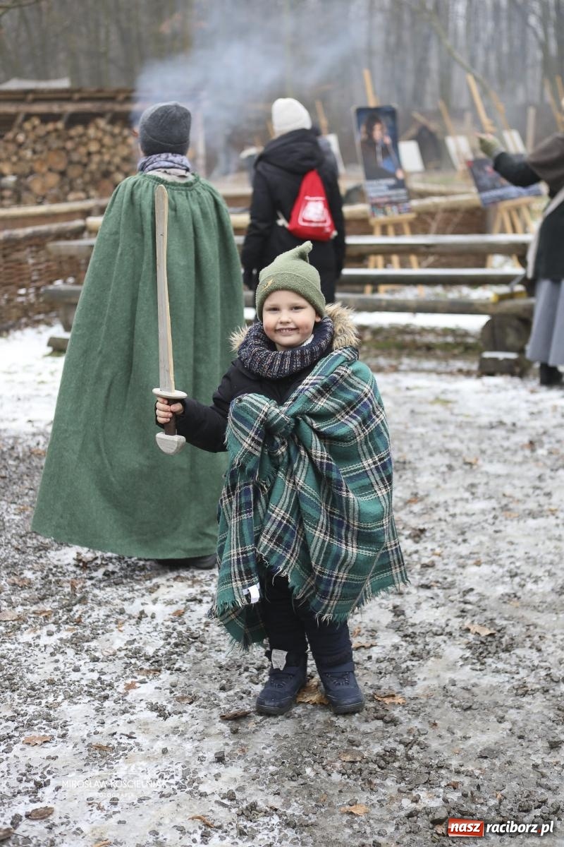 Zdjęcie w galerii na portalu naszraciborz.pl: Morsy i ognisko w Grodzie – wspólne spotkanie mieszkańców i wsparcie dla WOŚP [FOTO i WIDEO] wiadomości z regionu