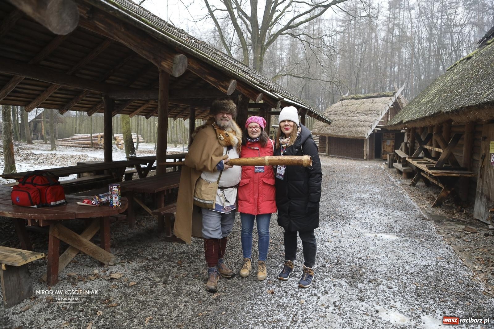 Zdjęcie w galerii na portalu naszraciborz.pl: Morsy i ognisko w Grodzie – wspólne spotkanie mieszkańców i wsparcie dla WOŚP [FOTO i WIDEO] wiadomości z regionu