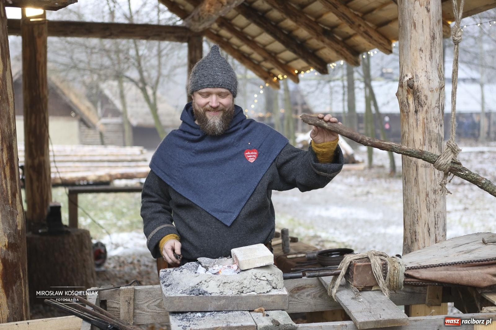 Zdjęcie w galerii na portalu naszraciborz.pl: Morsy i ognisko w Grodzie – wspólne spotkanie mieszkańców i wsparcie dla WOŚP [FOTO i WIDEO] wiadomości z regionu