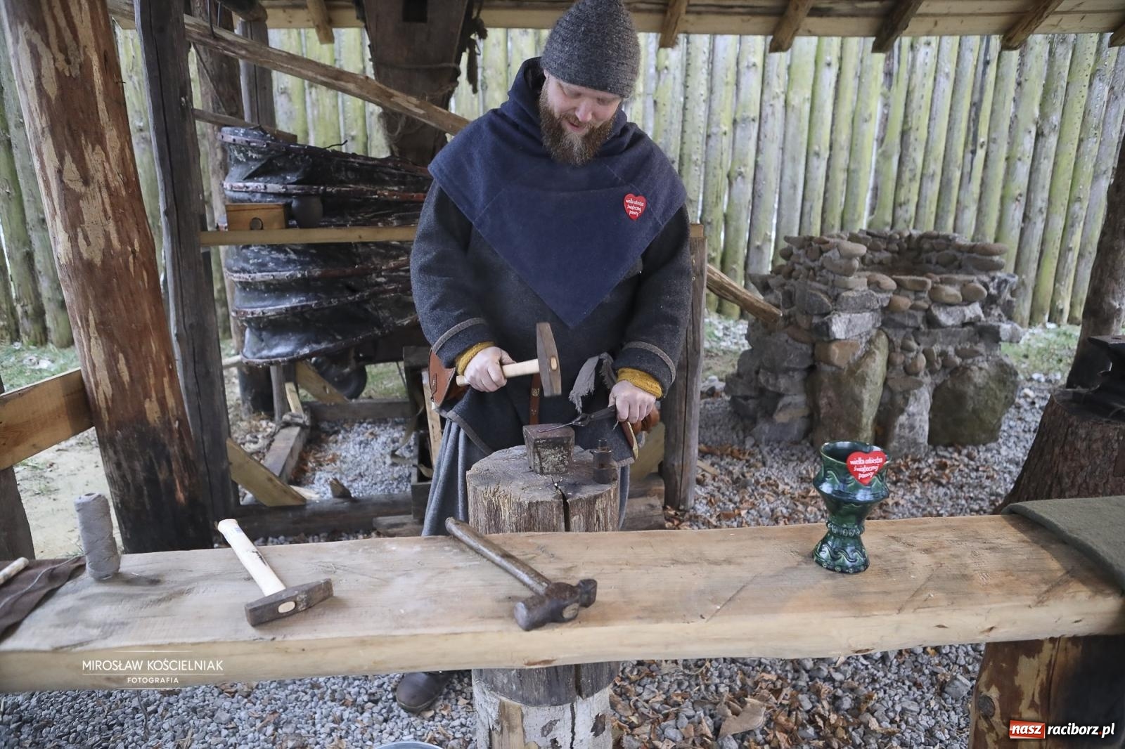 Zdjęcie w galerii na portalu naszraciborz.pl: Morsy i ognisko w Grodzie – wspólne spotkanie mieszkańców i wsparcie dla WOŚP [FOTO i WIDEO] wiadomości z regionu