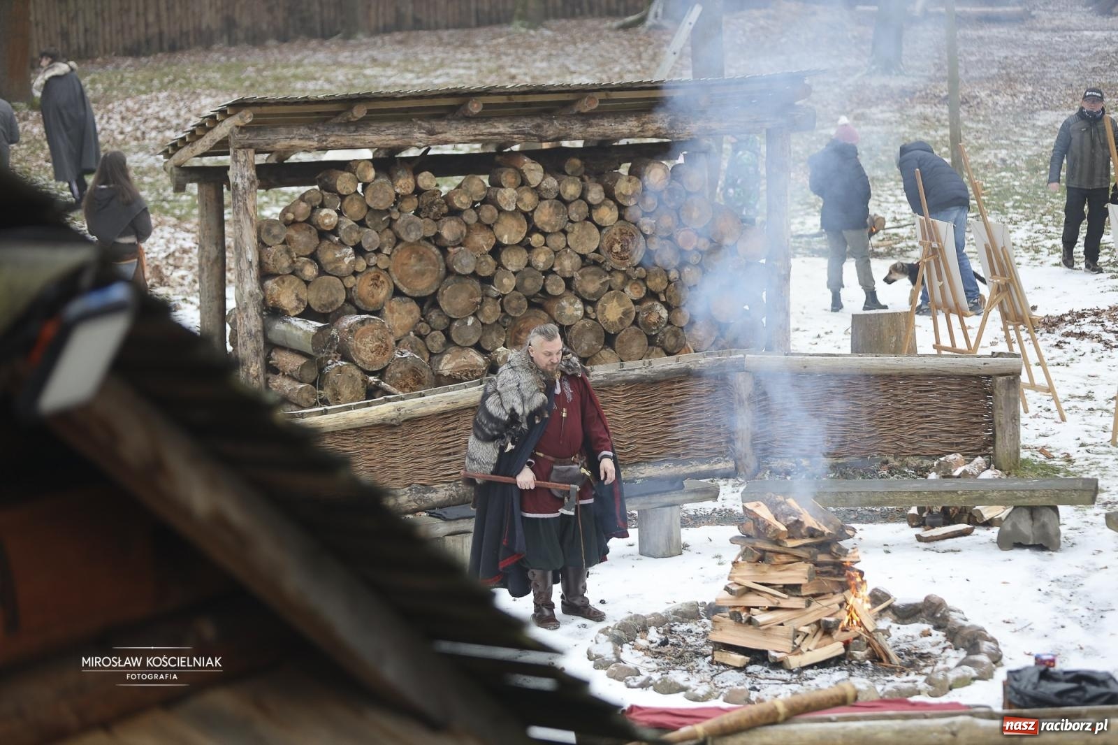 Zdjęcie w galerii na portalu naszraciborz.pl: Morsy i ognisko w Grodzie – wspólne spotkanie mieszkańców i wsparcie dla WOŚP [FOTO i WIDEO] wiadomości z regionu