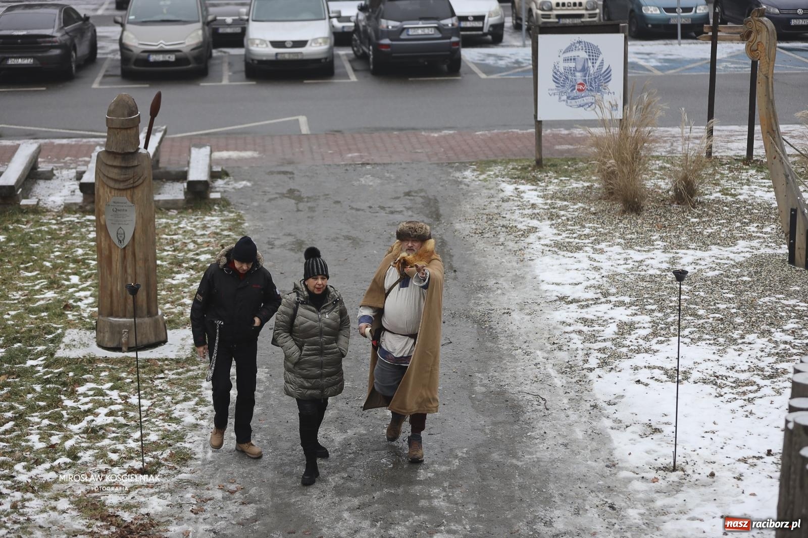 Zdjęcie w galerii na portalu naszraciborz.pl: Morsy i ognisko w Grodzie – wspólne spotkanie mieszkańców i wsparcie dla WOŚP [FOTO i WIDEO] wiadomości z regionu
