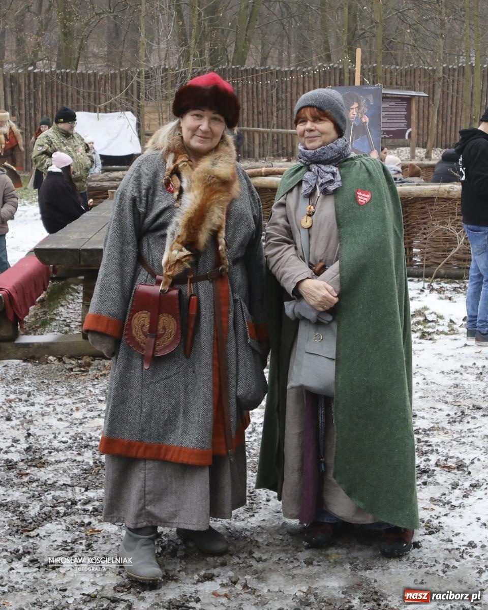 Zdjęcie w galerii na portalu naszraciborz.pl: Morsy i ognisko w Grodzie – wspólne spotkanie mieszkańców i wsparcie dla WOŚP [FOTO i WIDEO] wiadomości z regionu